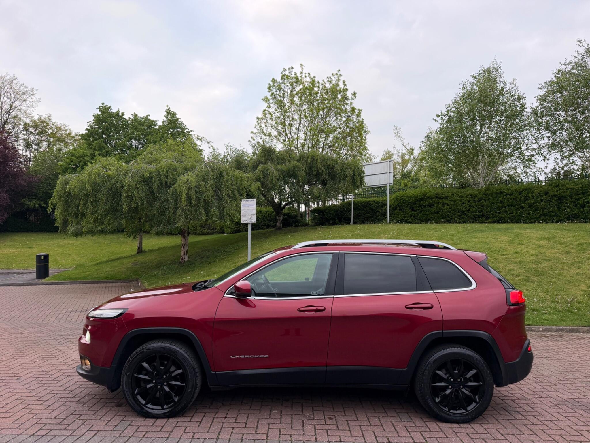 Jeep Cherokee - Image 3