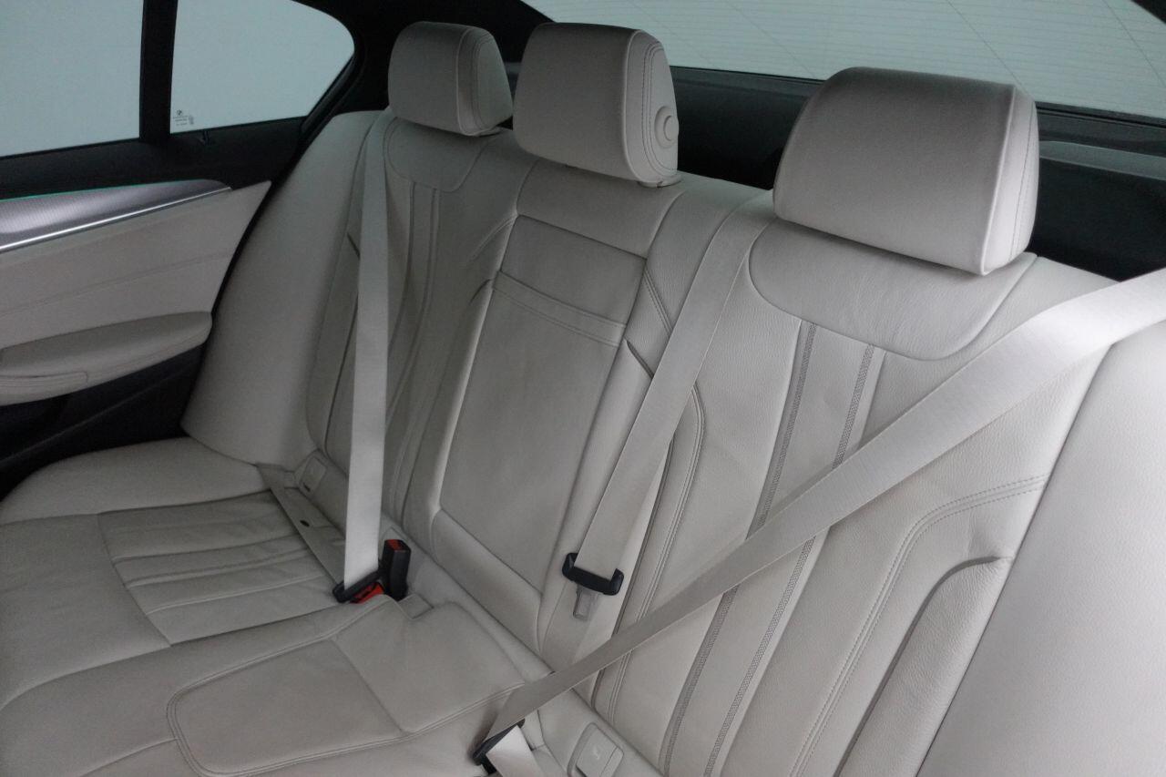 BMW 5 Series - Image 20