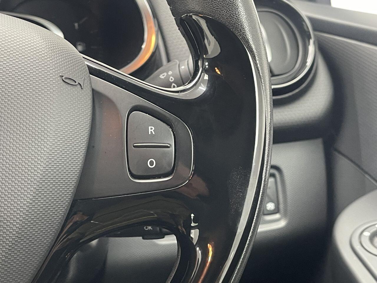 Renault Clio - Image 39