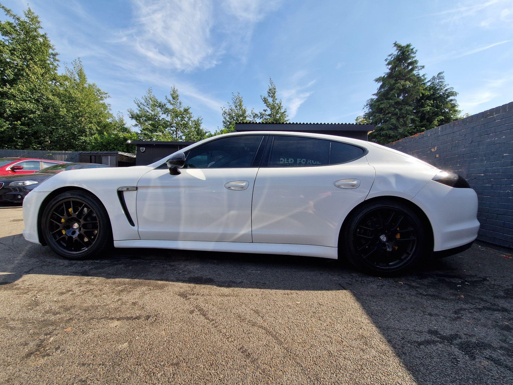 Porsche Panamera - Image 6