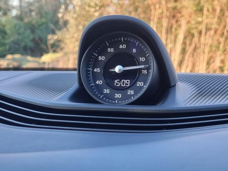 Porsche Taycan - Image 17