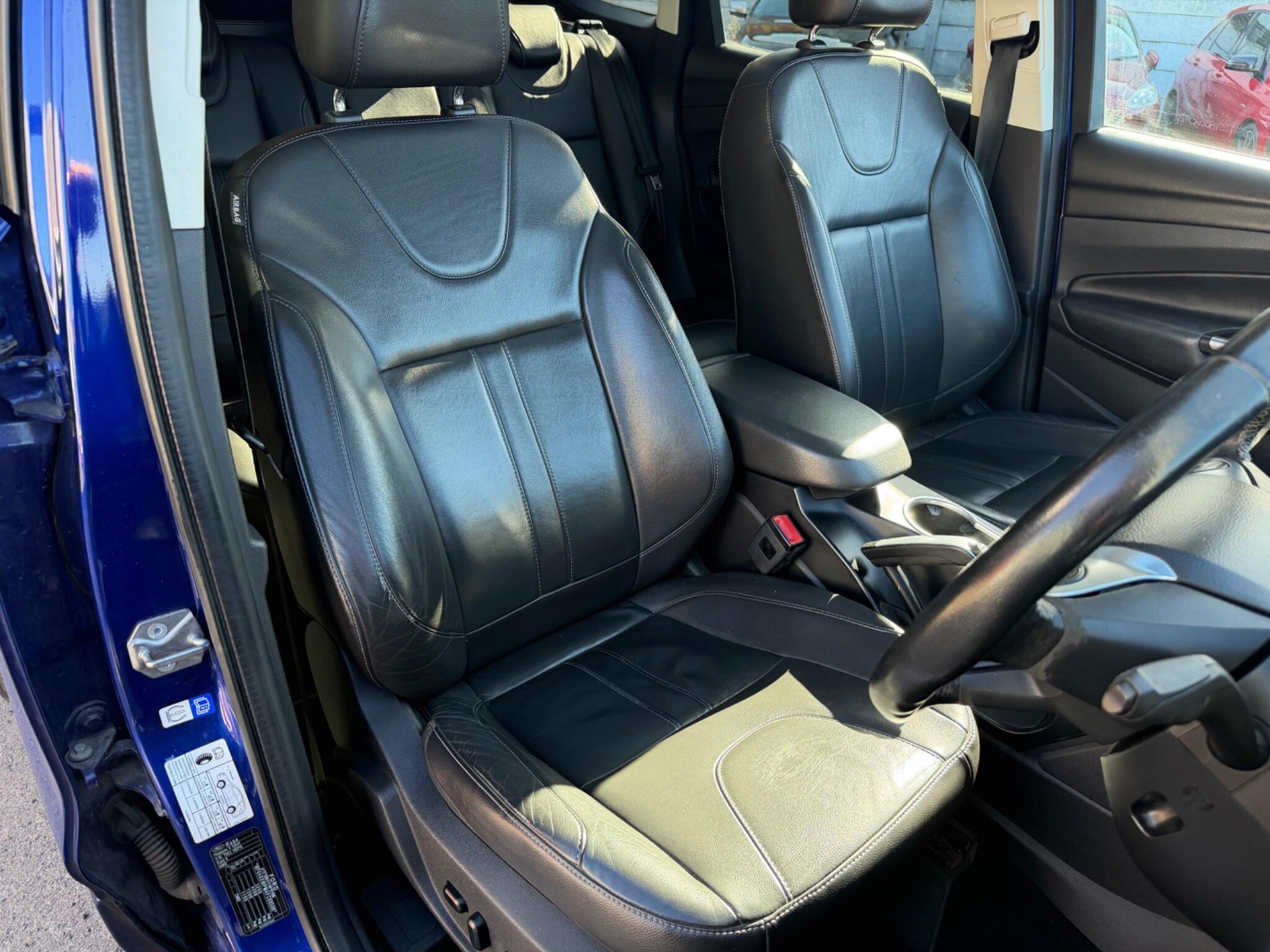 Ford Kuga - Image 11