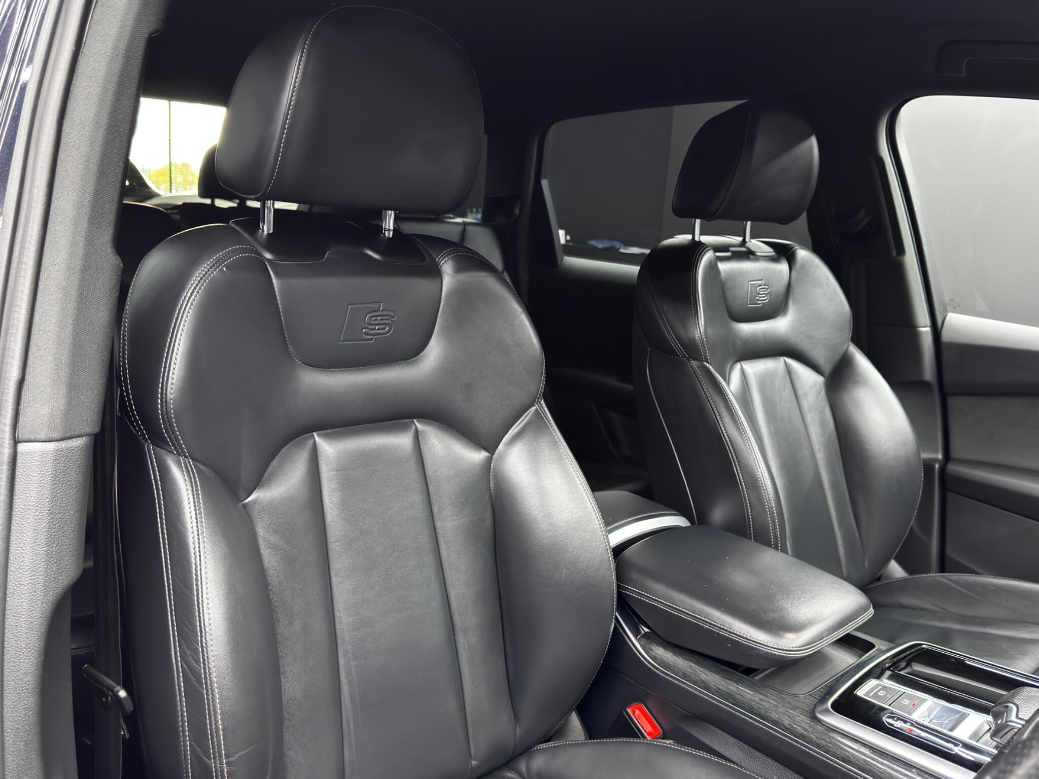 Audi Q7 - Image 12