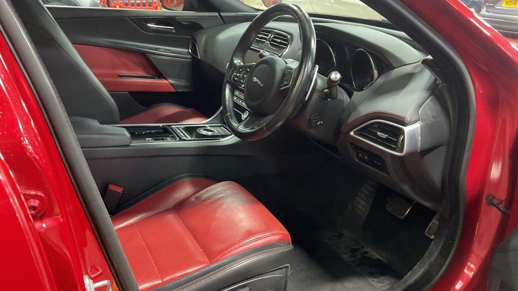 Jaguar XE - Image 3