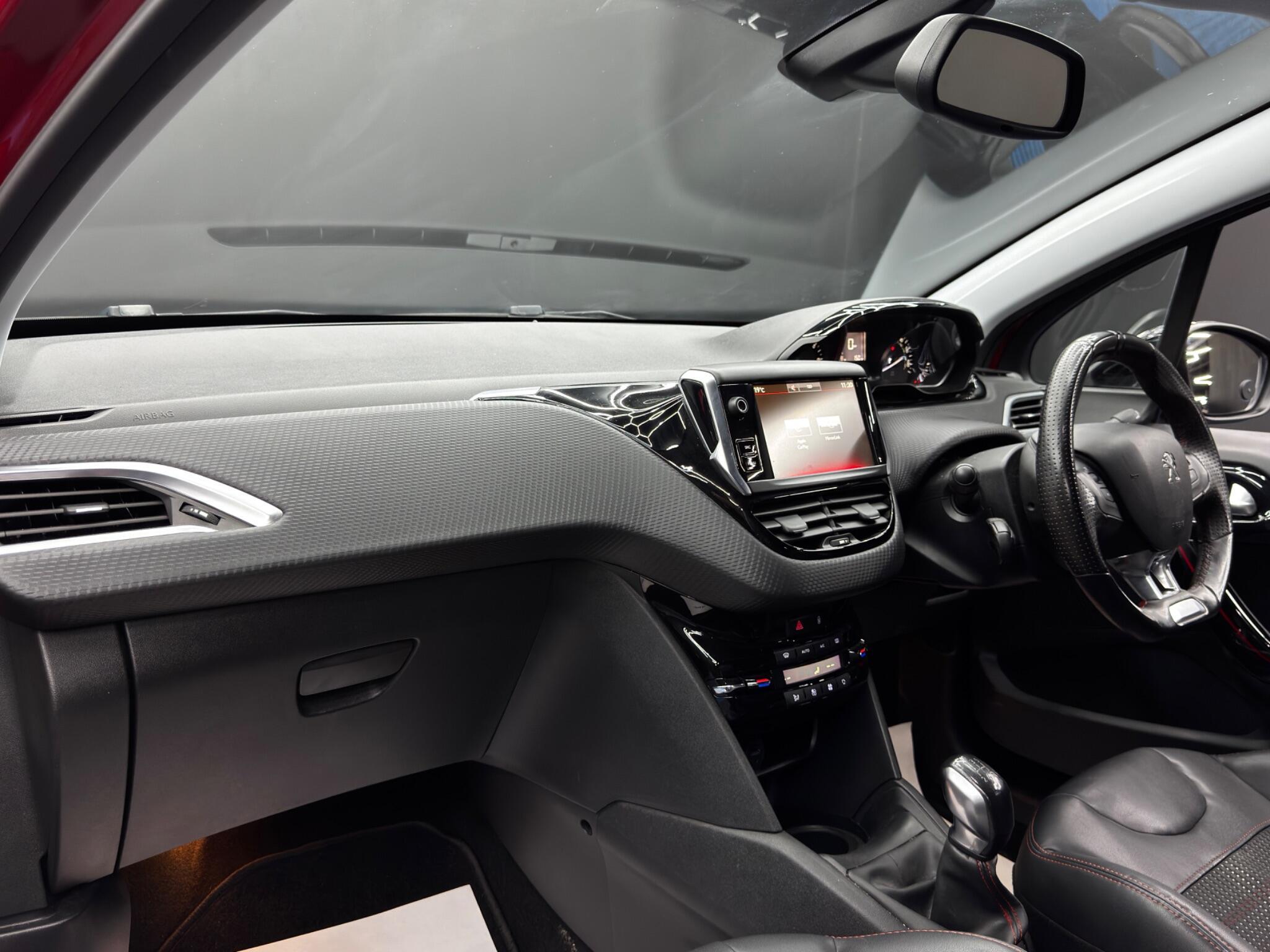 Peugeot 208 - Image 11