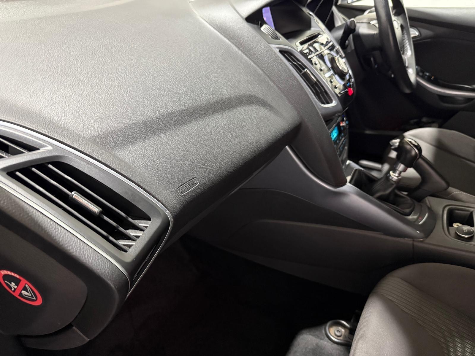 Ford Focus - Image 33