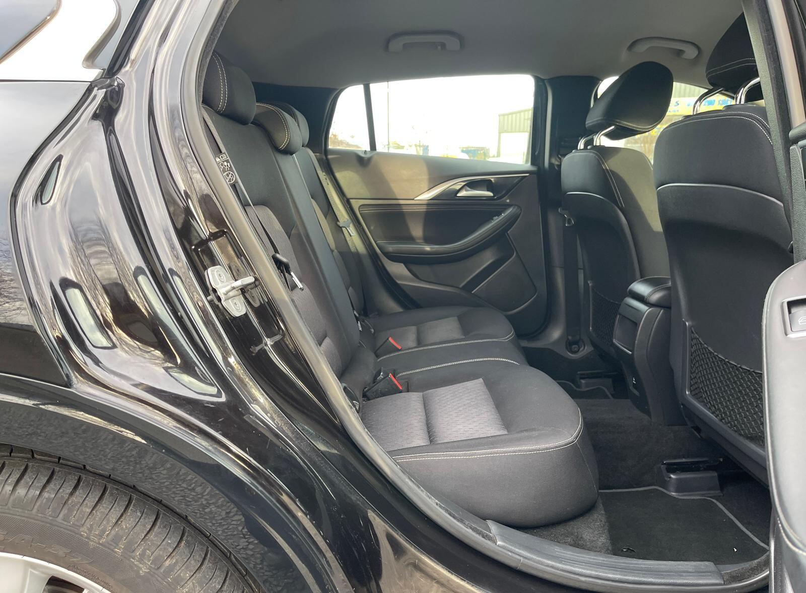 Infiniti Q30 - Image 23