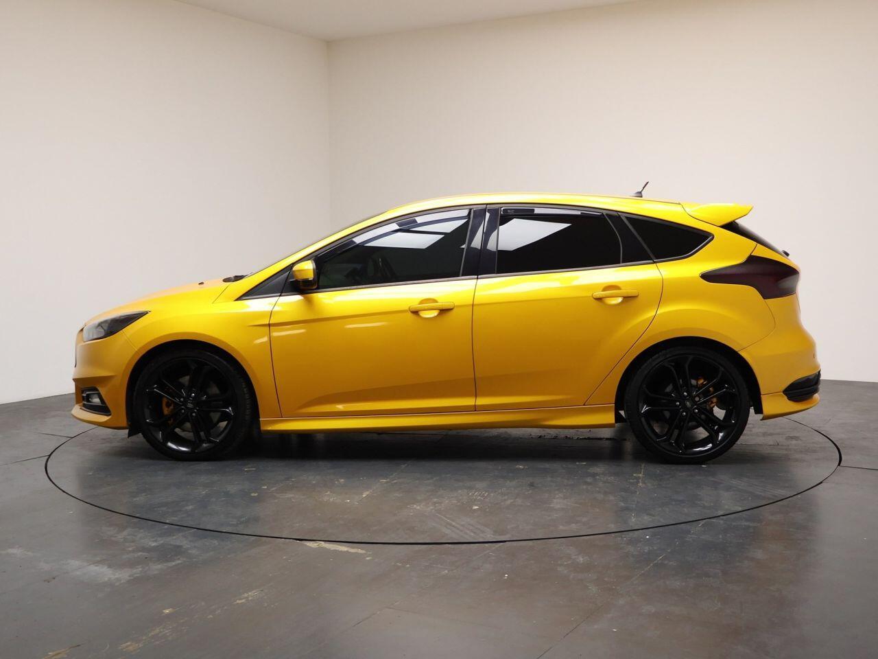 Ford Focus - Image 8