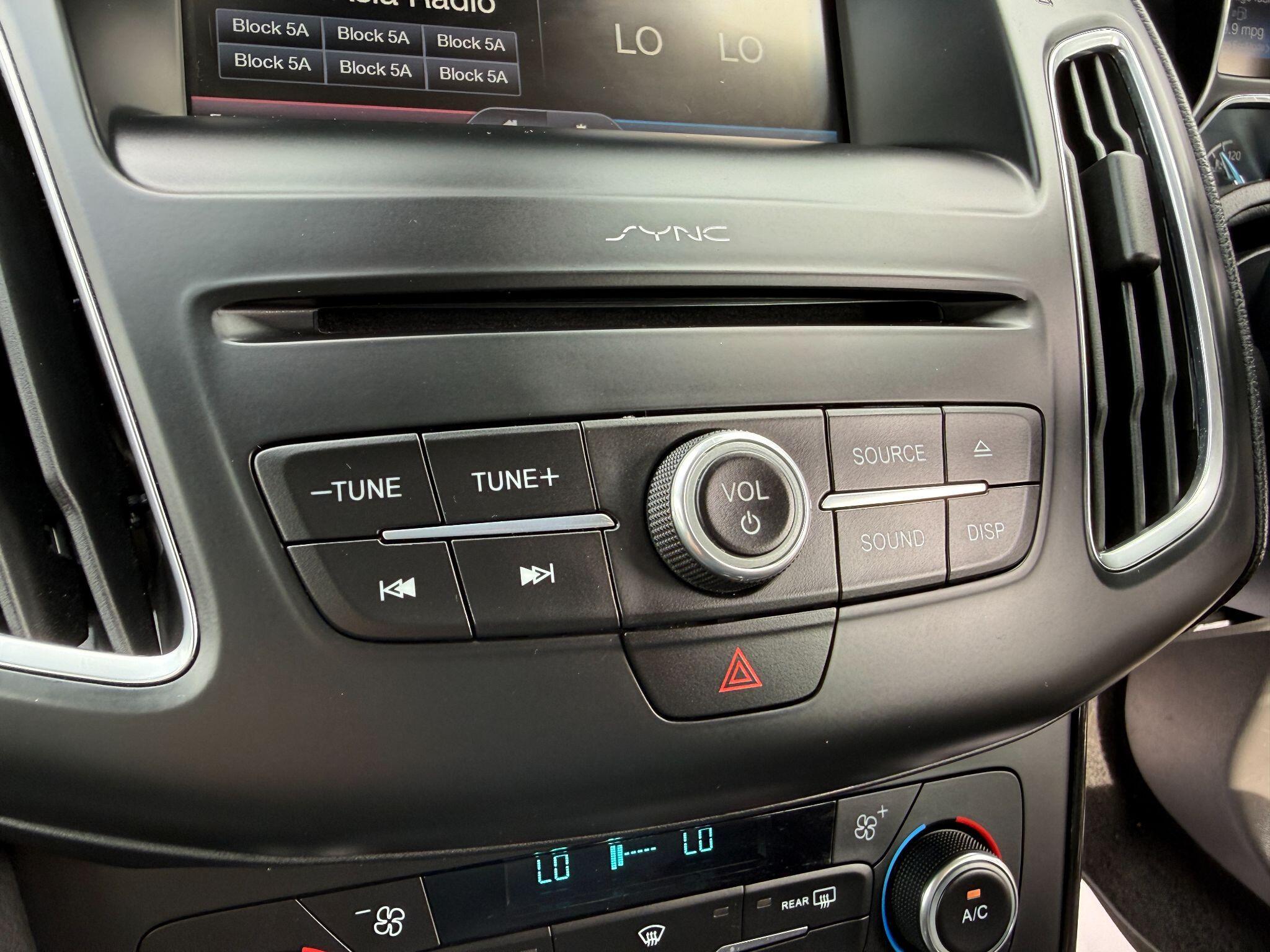 Ford Focus - Image 63