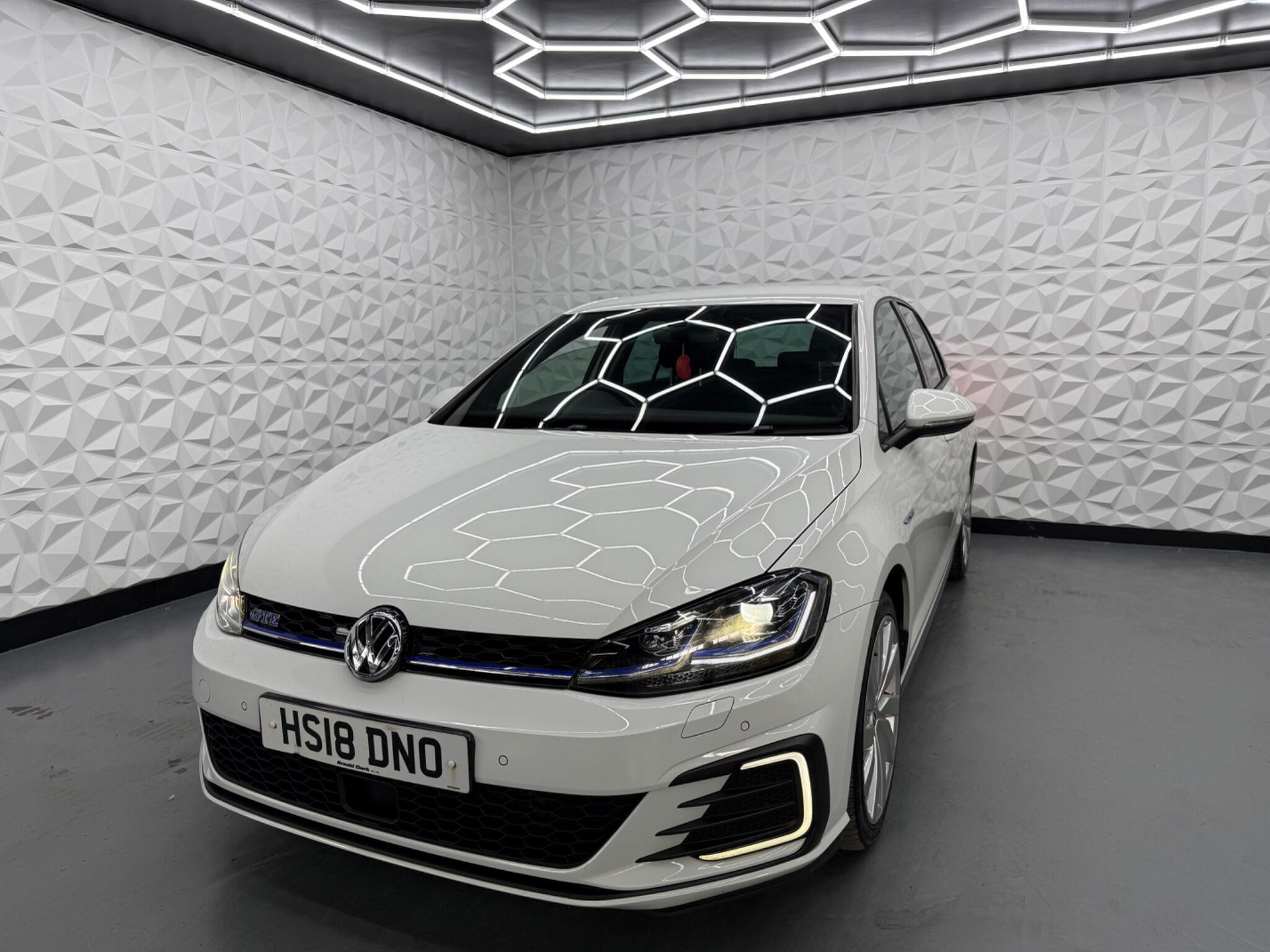 Volkswagen Golf - Image 4