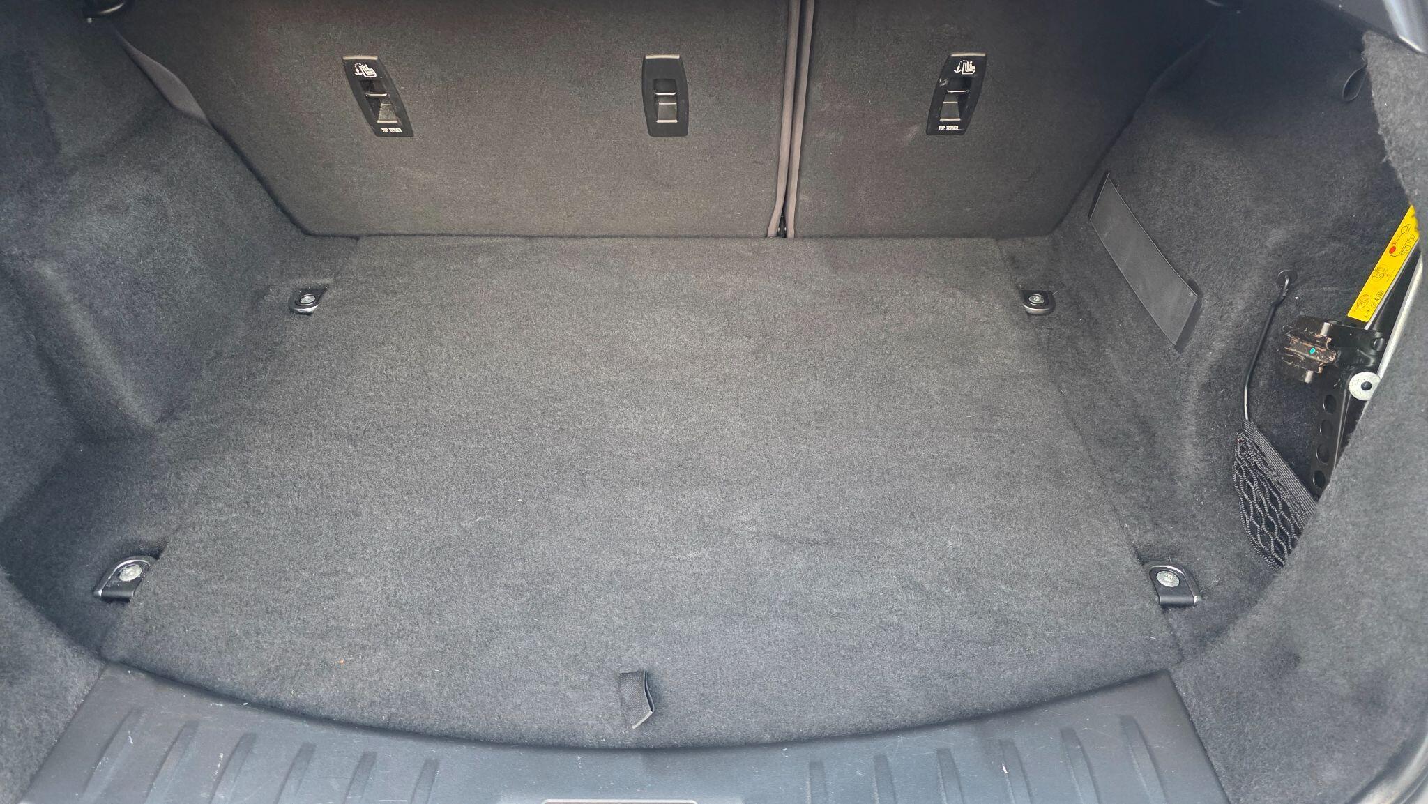 Jaguar E-Pace - Image 32