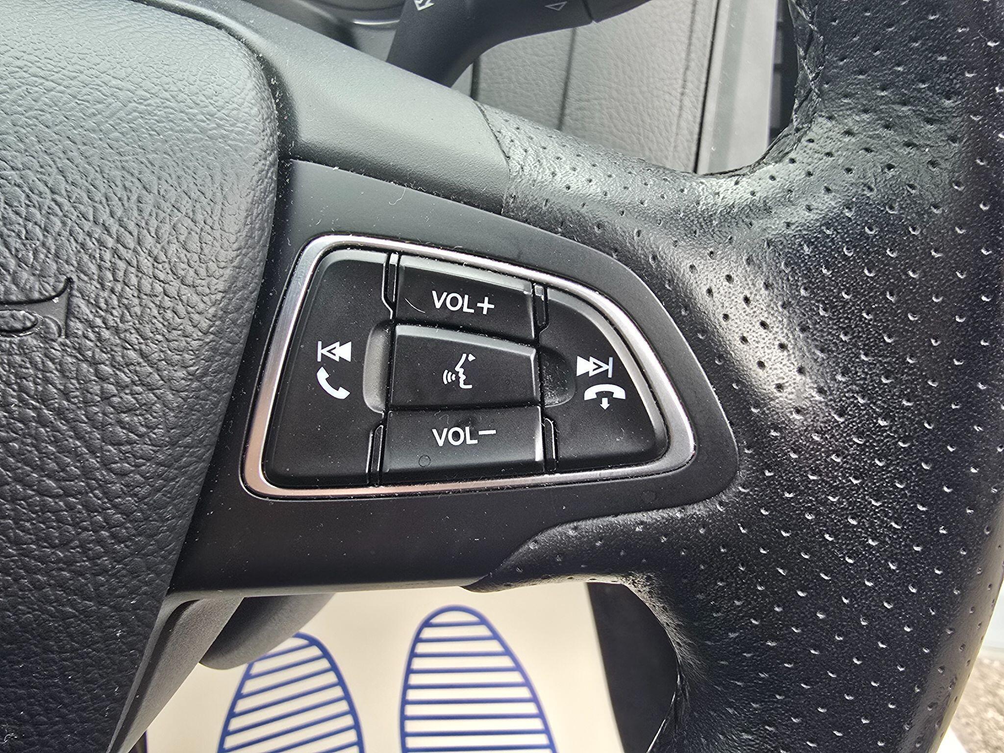 Ford Focus - Image 33