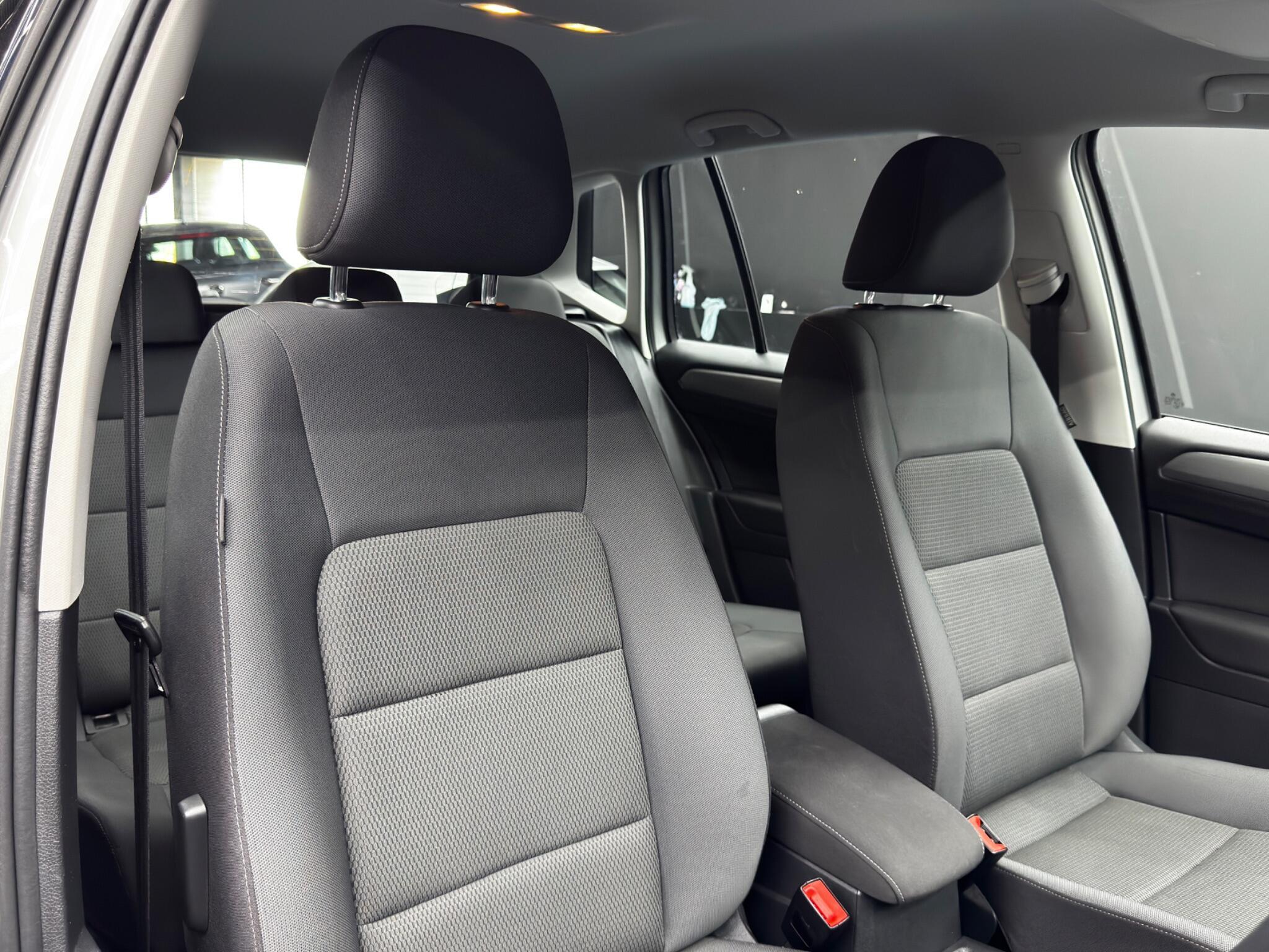 Volkswagen GOLF SV - Image 12