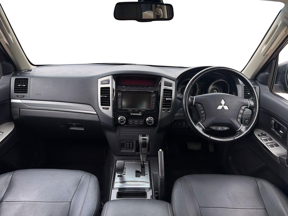 Mitsubishi Shogun - Image 18