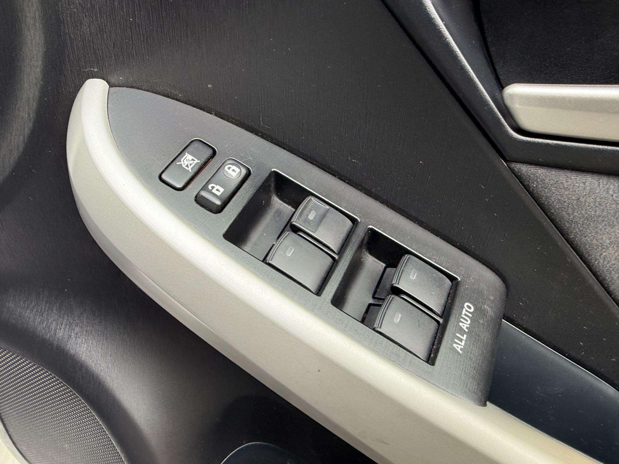 Toyota Prius - Image 50