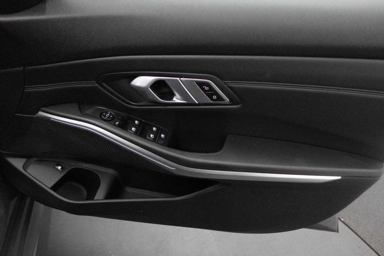 BMW 3 Series - Image 17