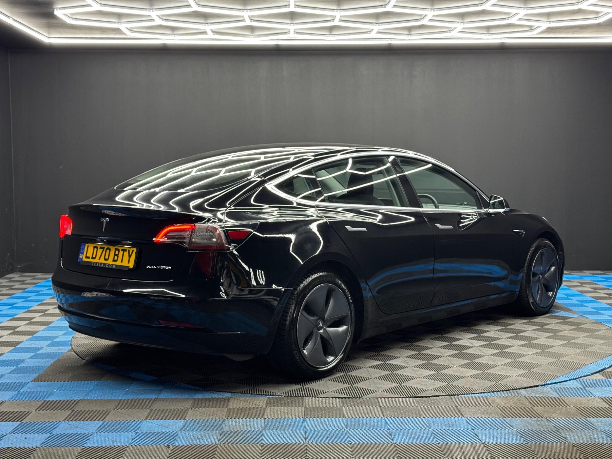 Tesla Model 3 - Image 5