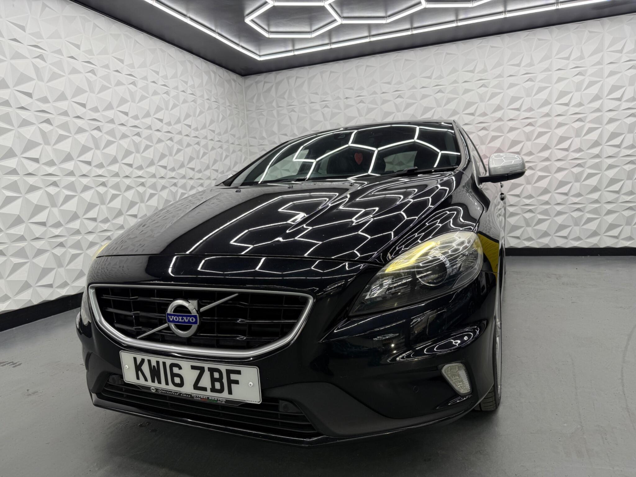 Volvo V40 - Image 11