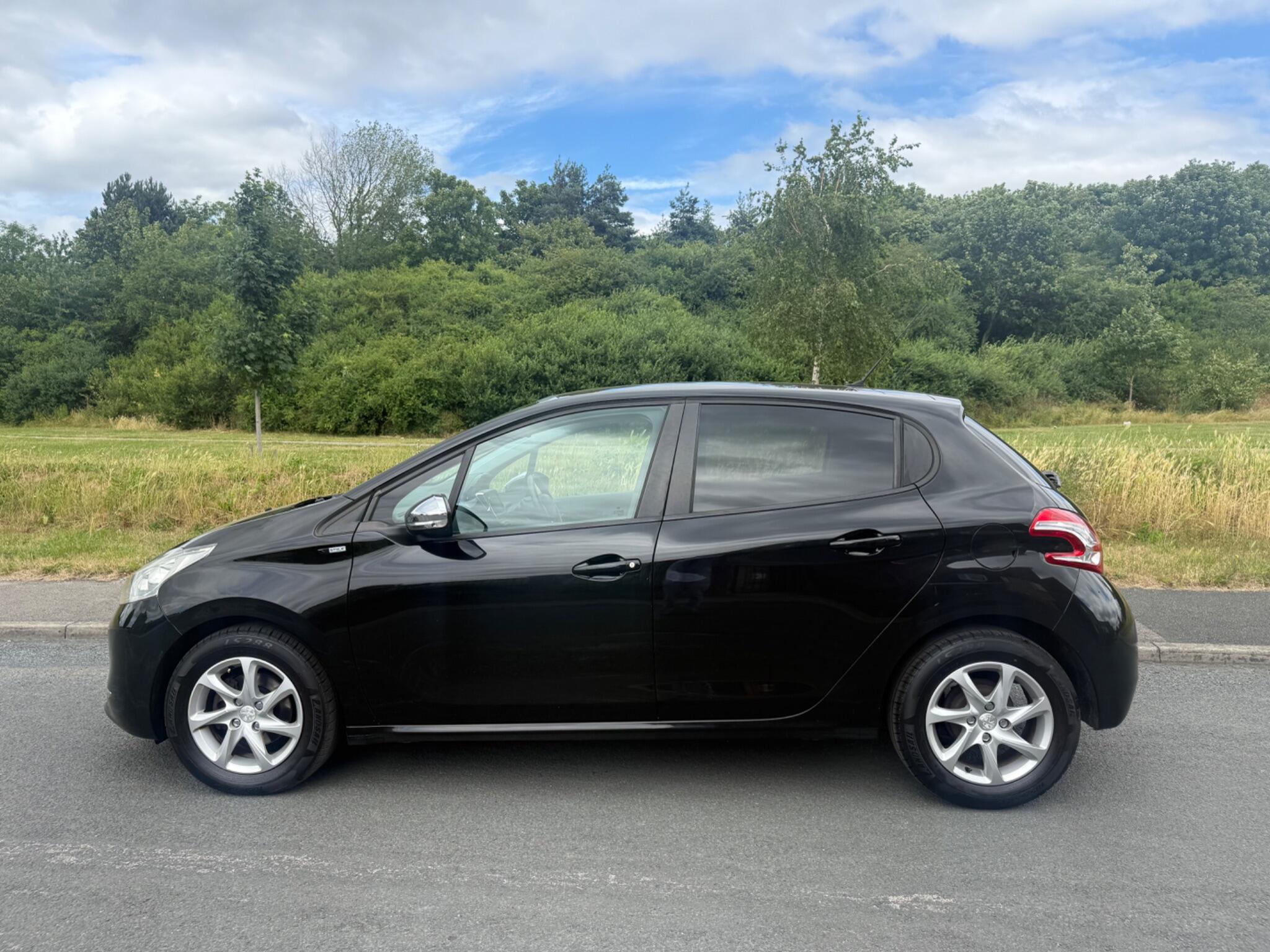 Peugeot 208 - Image 5