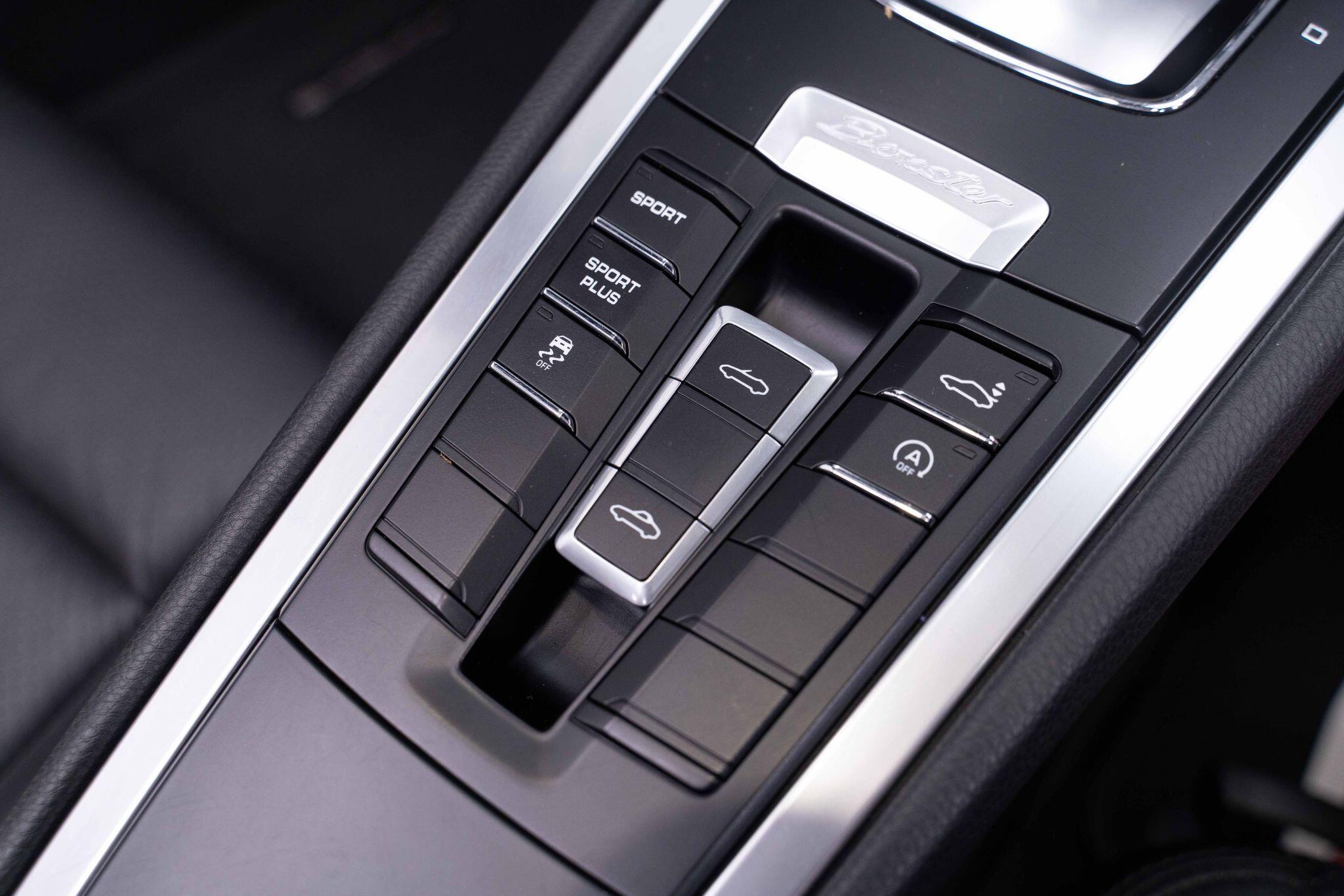 Porsche Boxster - Image 10