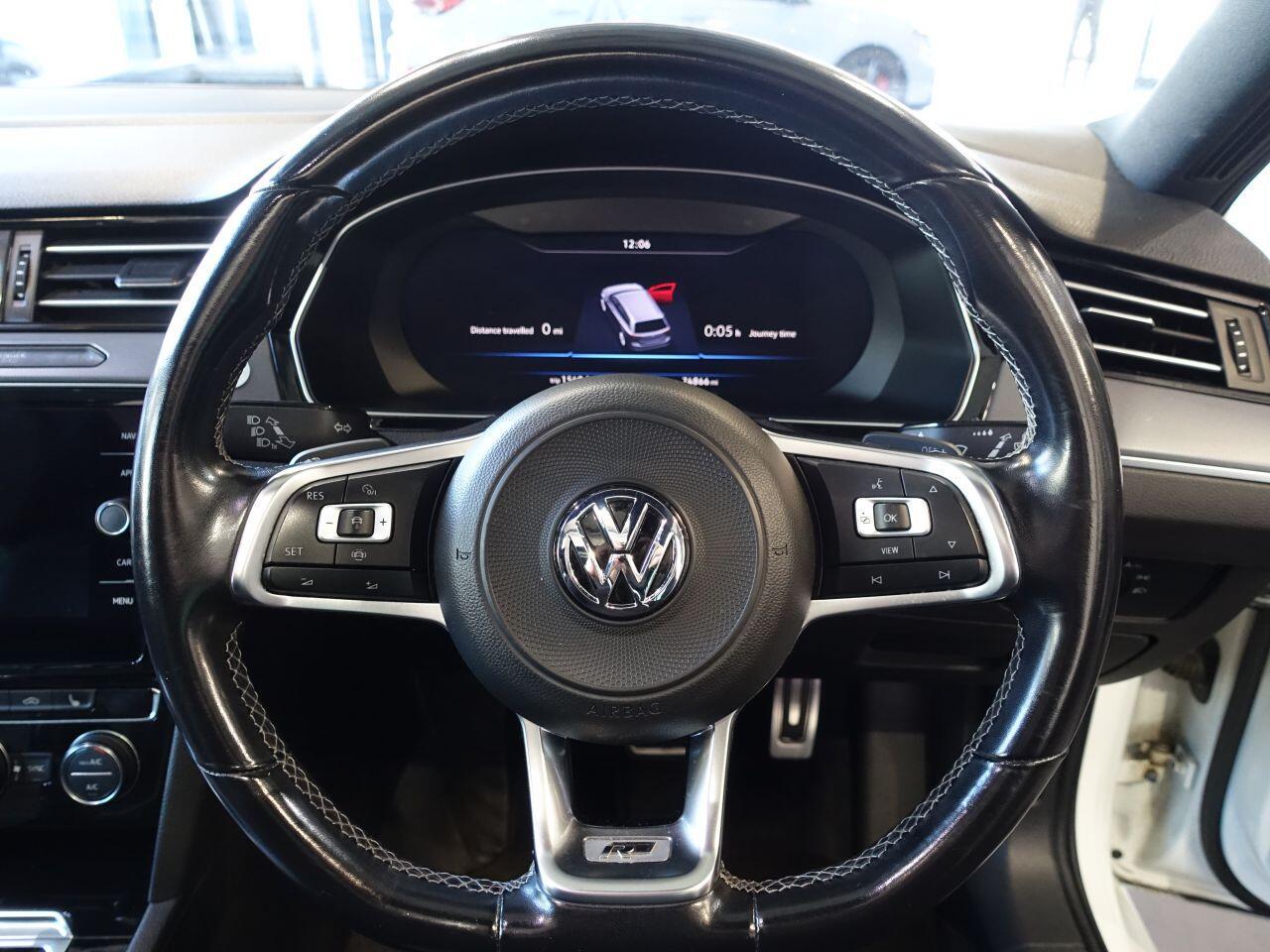 Volkswagen Passat - Image 25