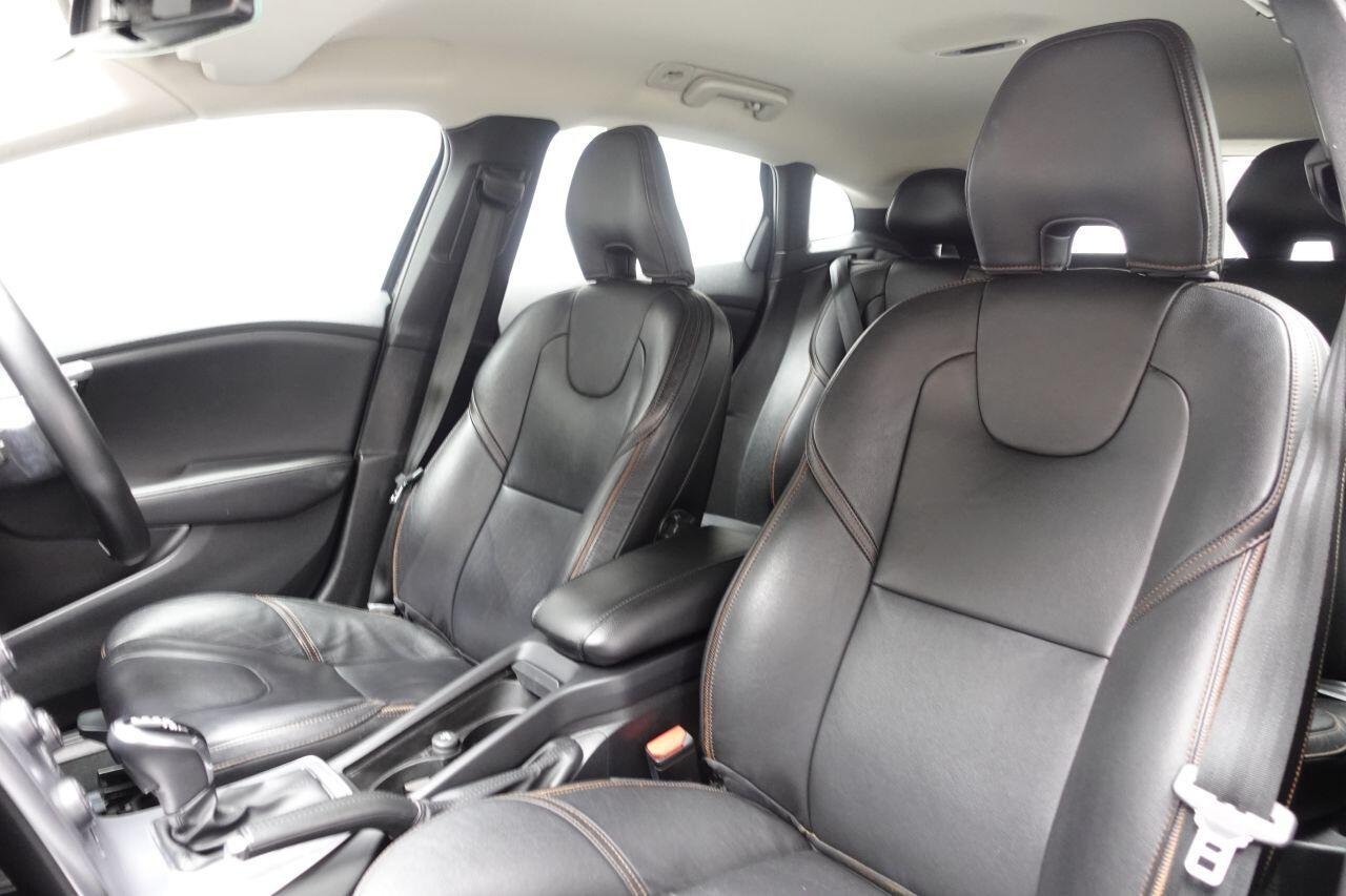 Volvo V40 CROSS COUNTRY - Image 17