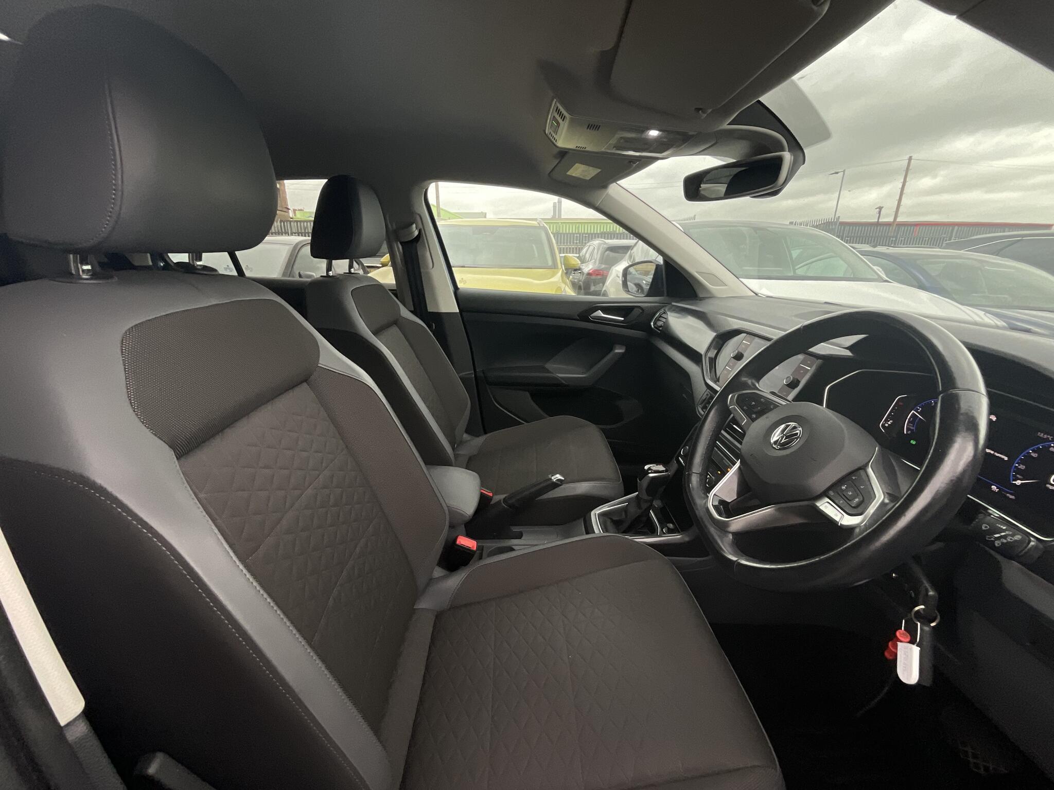 Volkswagen T-Cross - Image 9