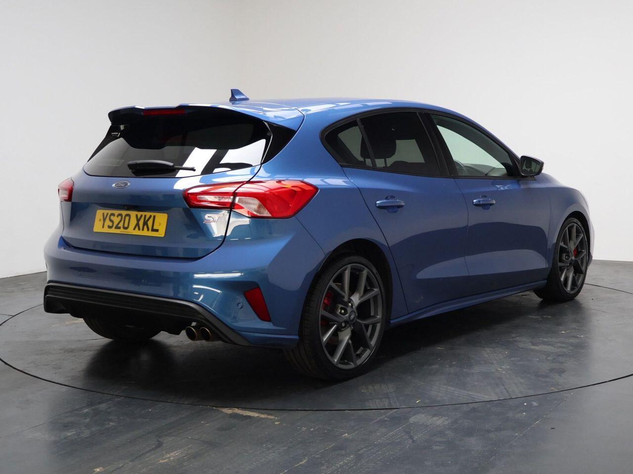 Ford Focus - Image 12