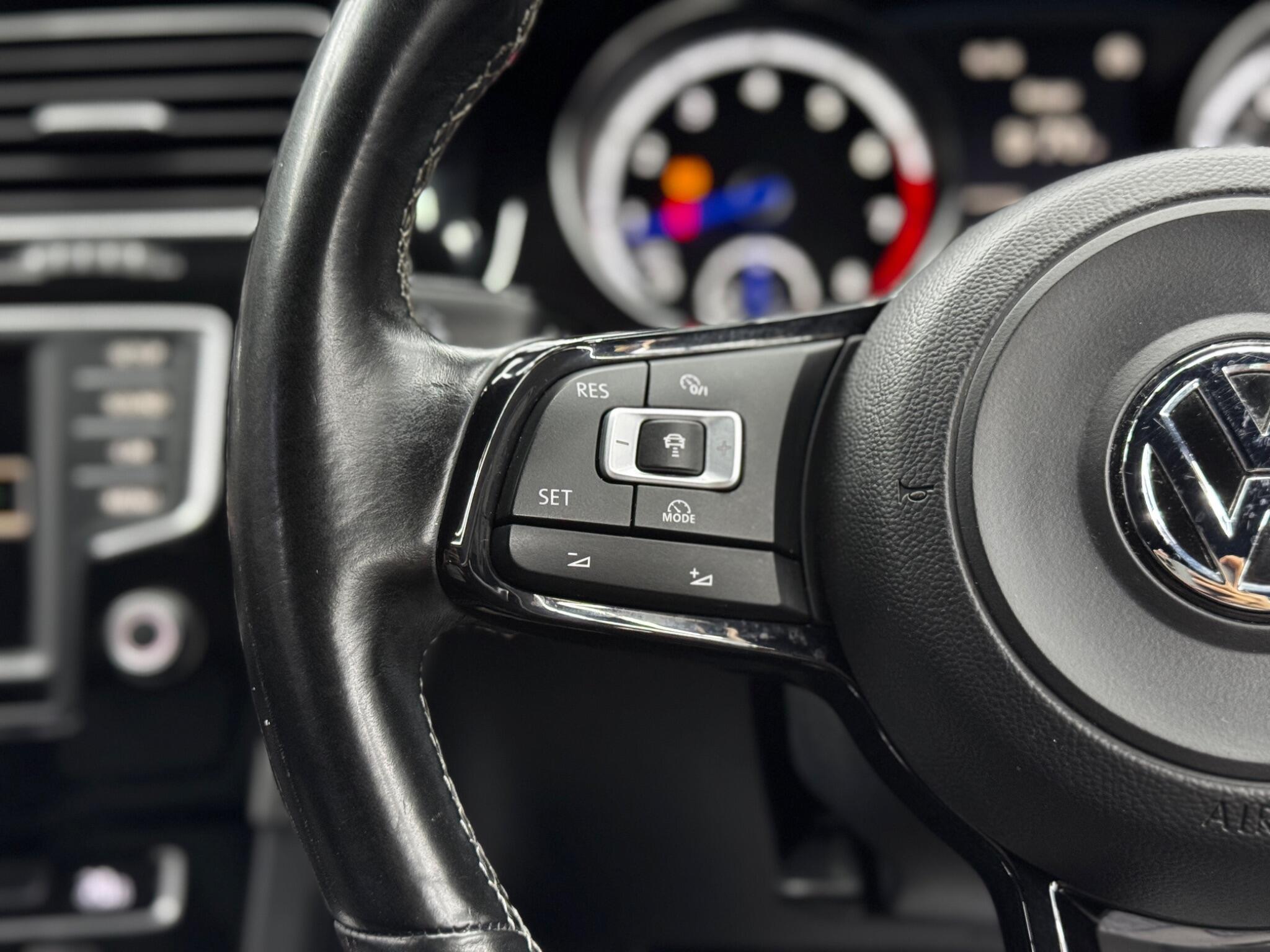 Volkswagen Golf - Image 19