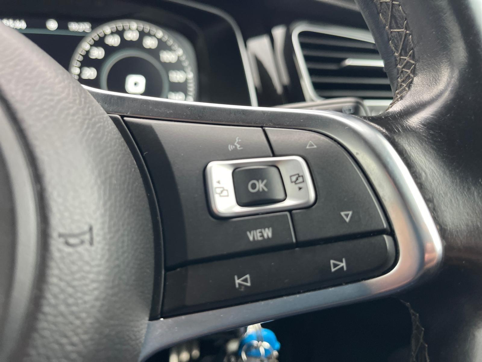 Volkswagen Golf - Image 20