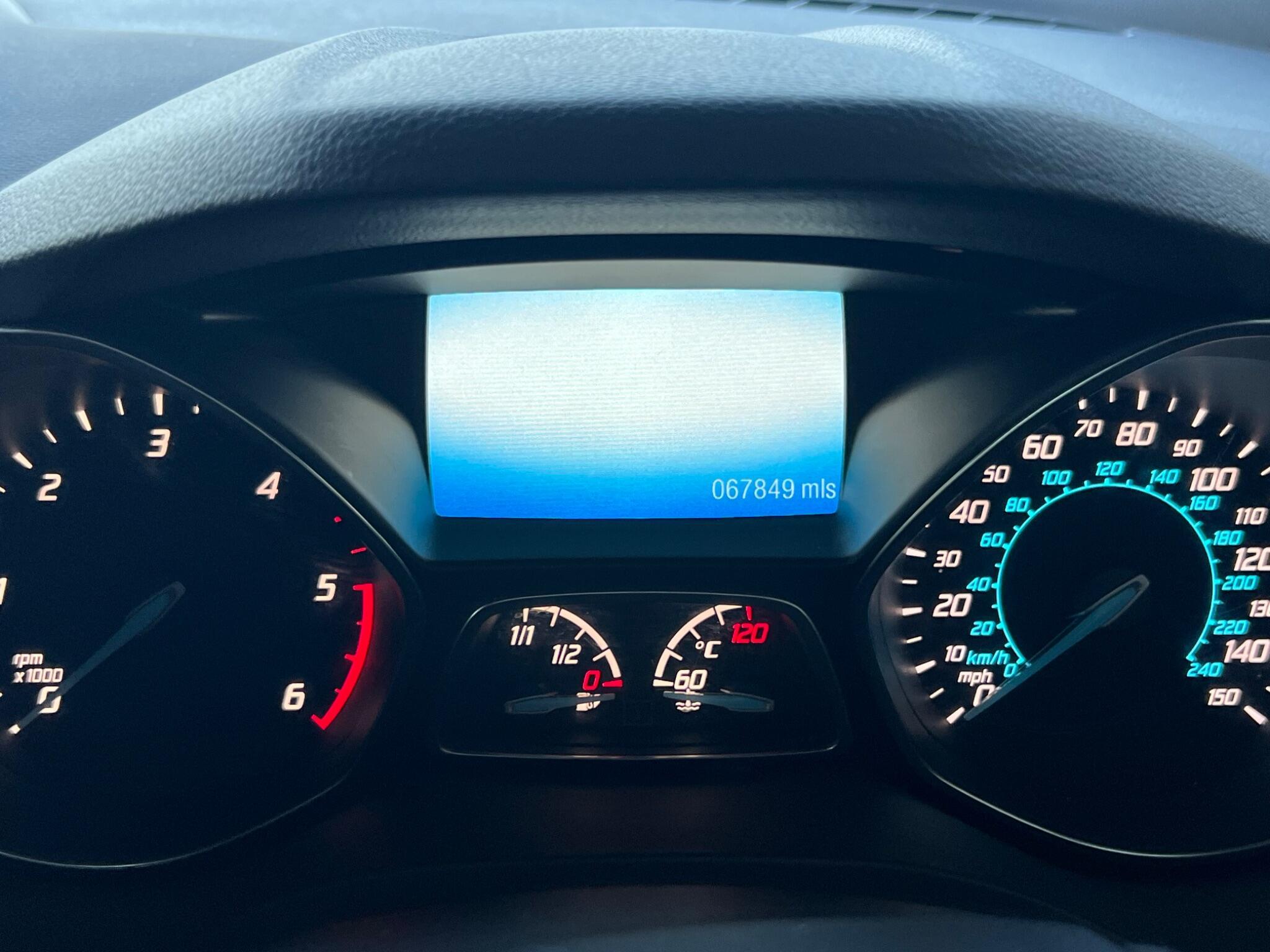 Ford Kuga - Image 21