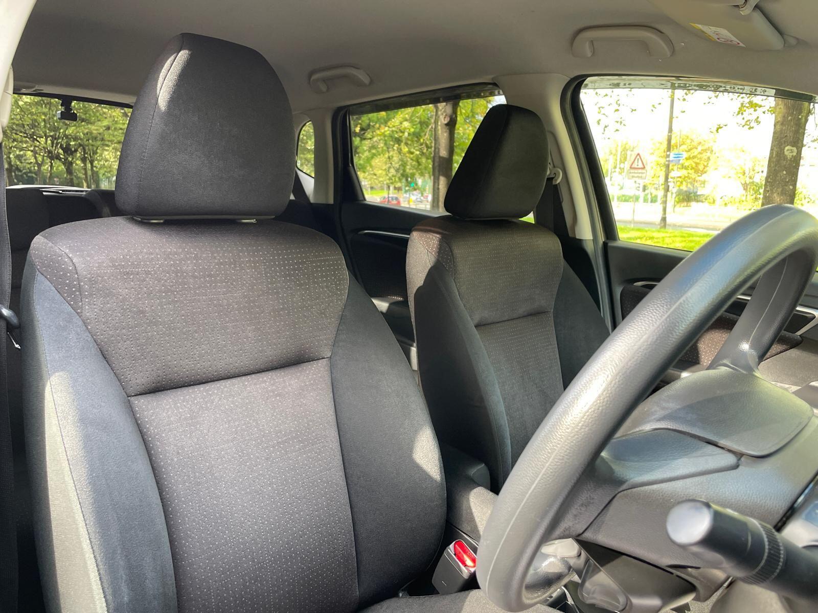 Honda FIT - Image 18