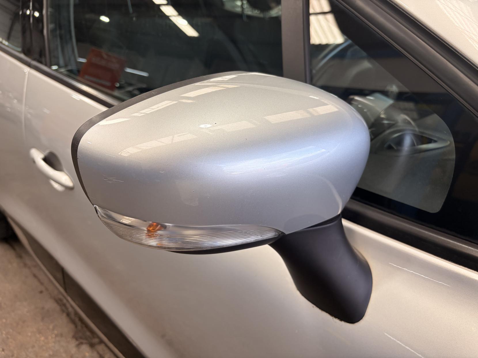 Renault Clio - Image 13