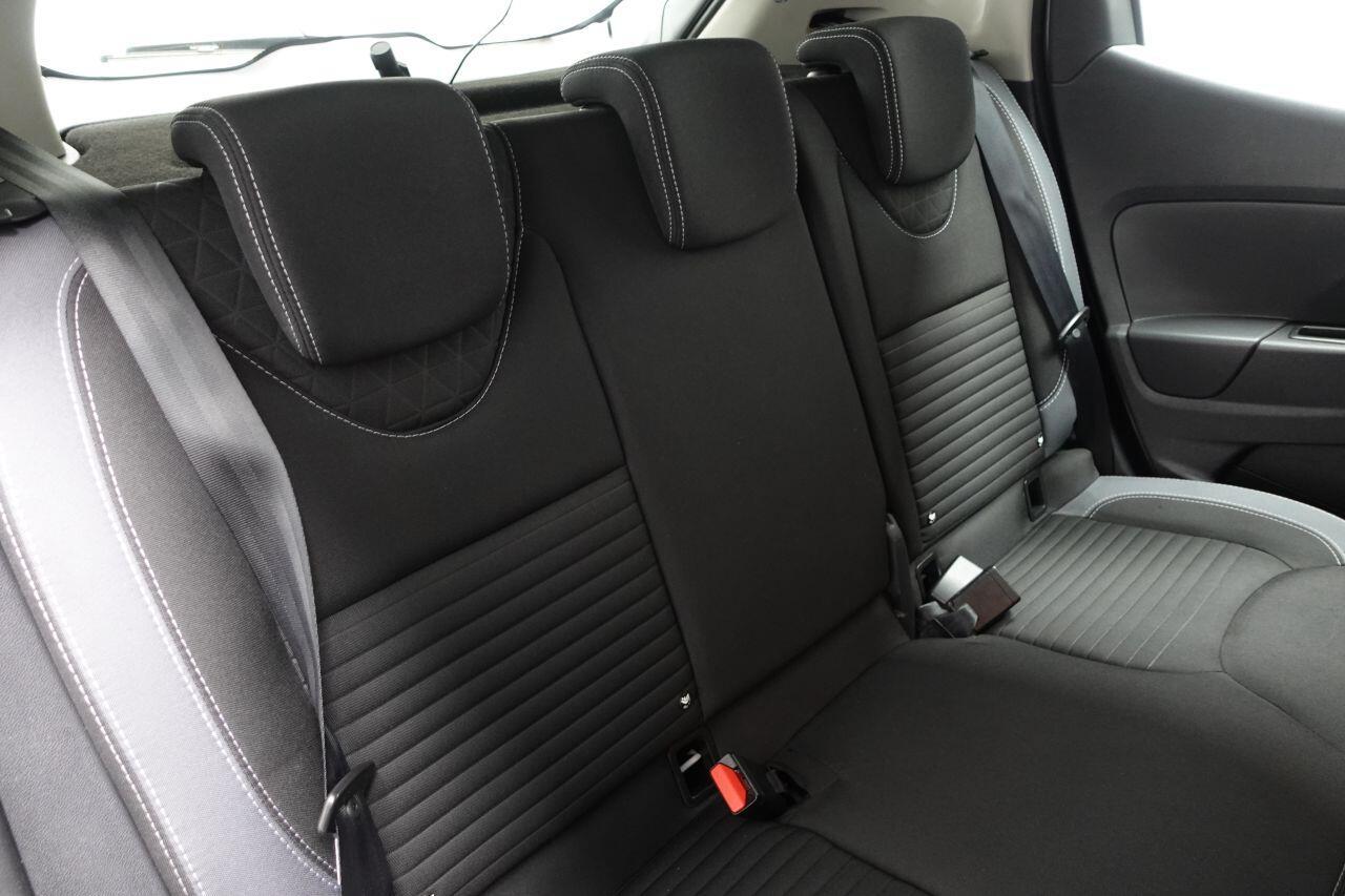 Renault Clio - Image 18