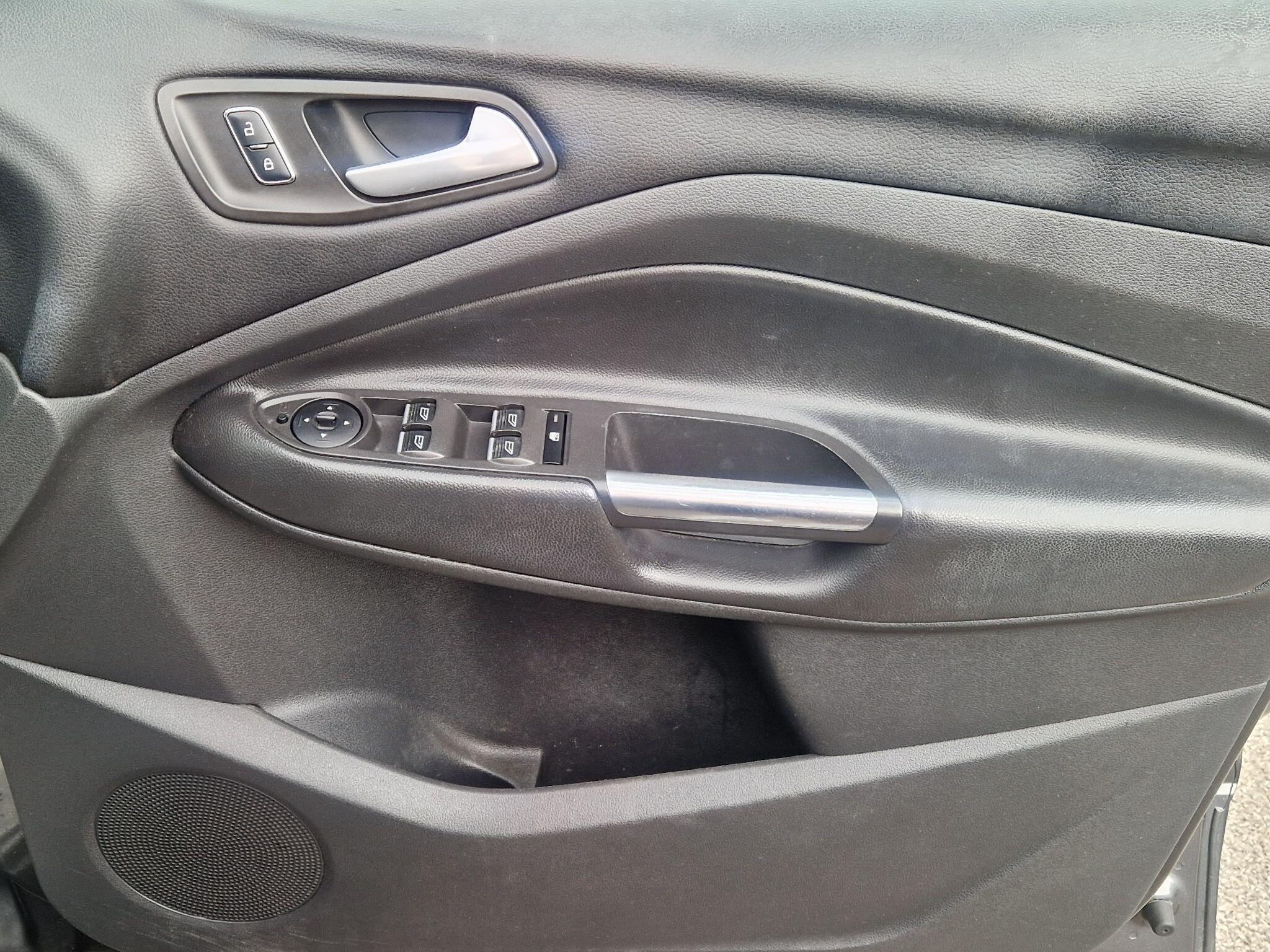 Ford Kuga - Image 31