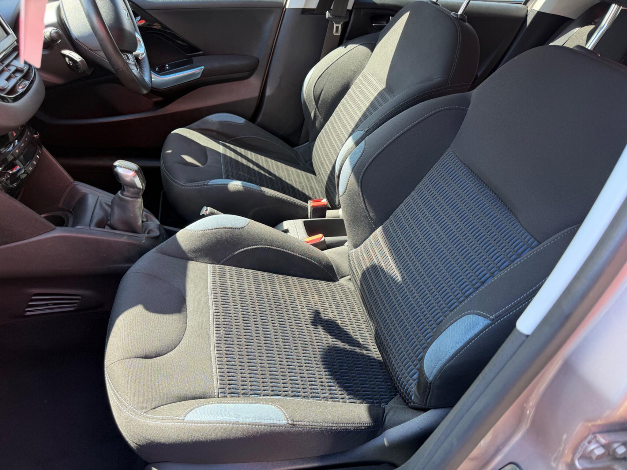Peugeot 208 - Image 8