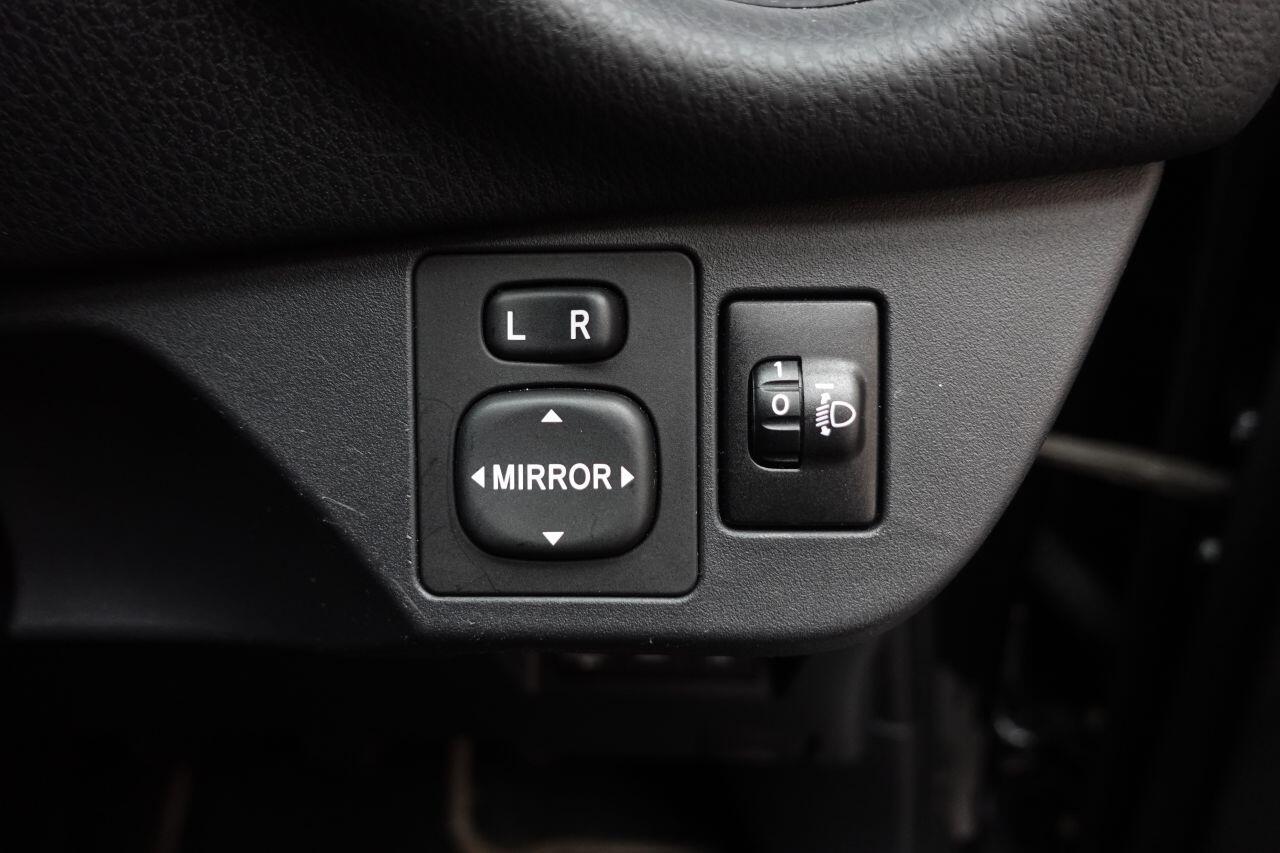 Toyota Yaris - Image 41