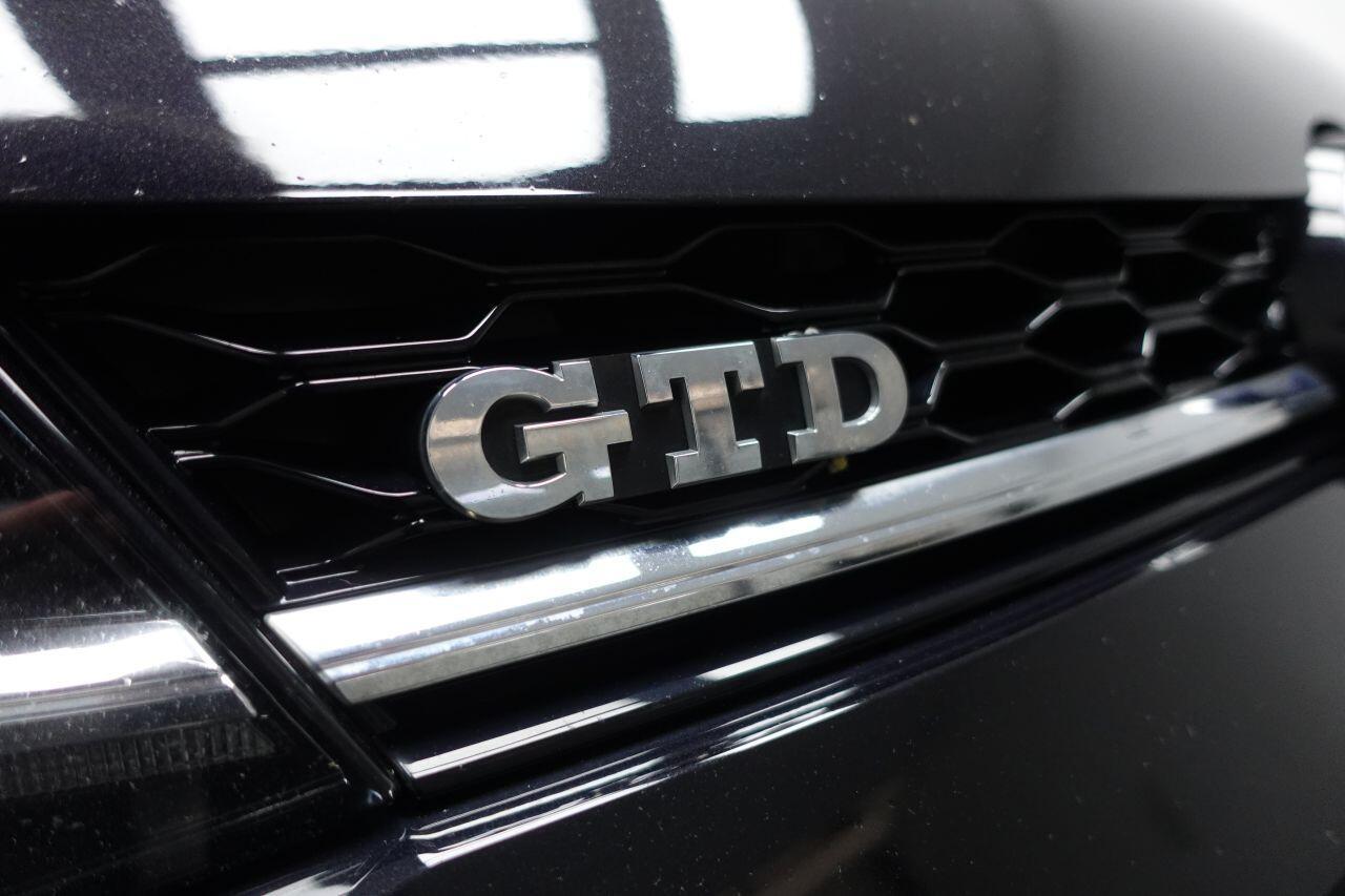 Volkswagen Golf - Image 15