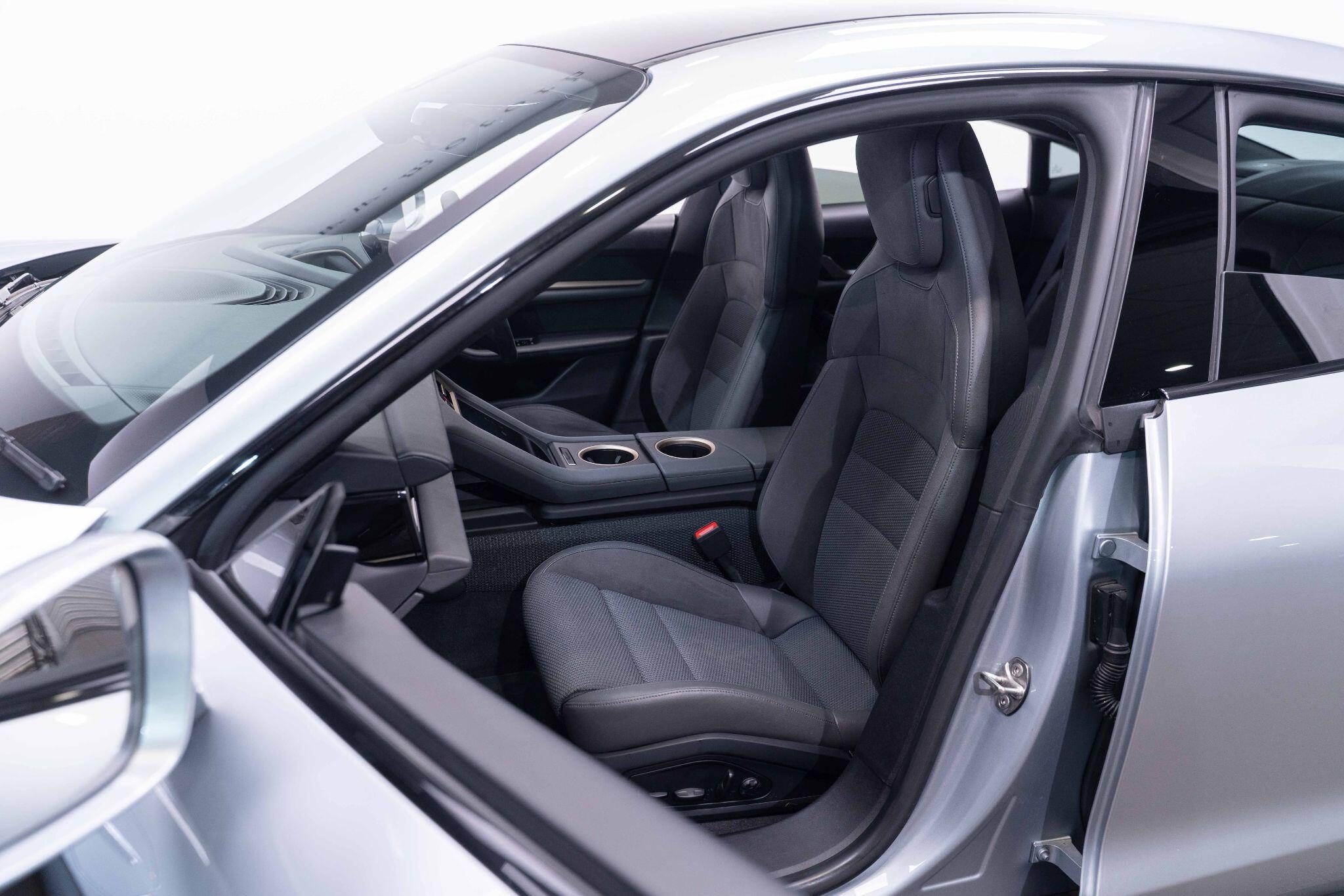 Porsche Taycan - Image 36