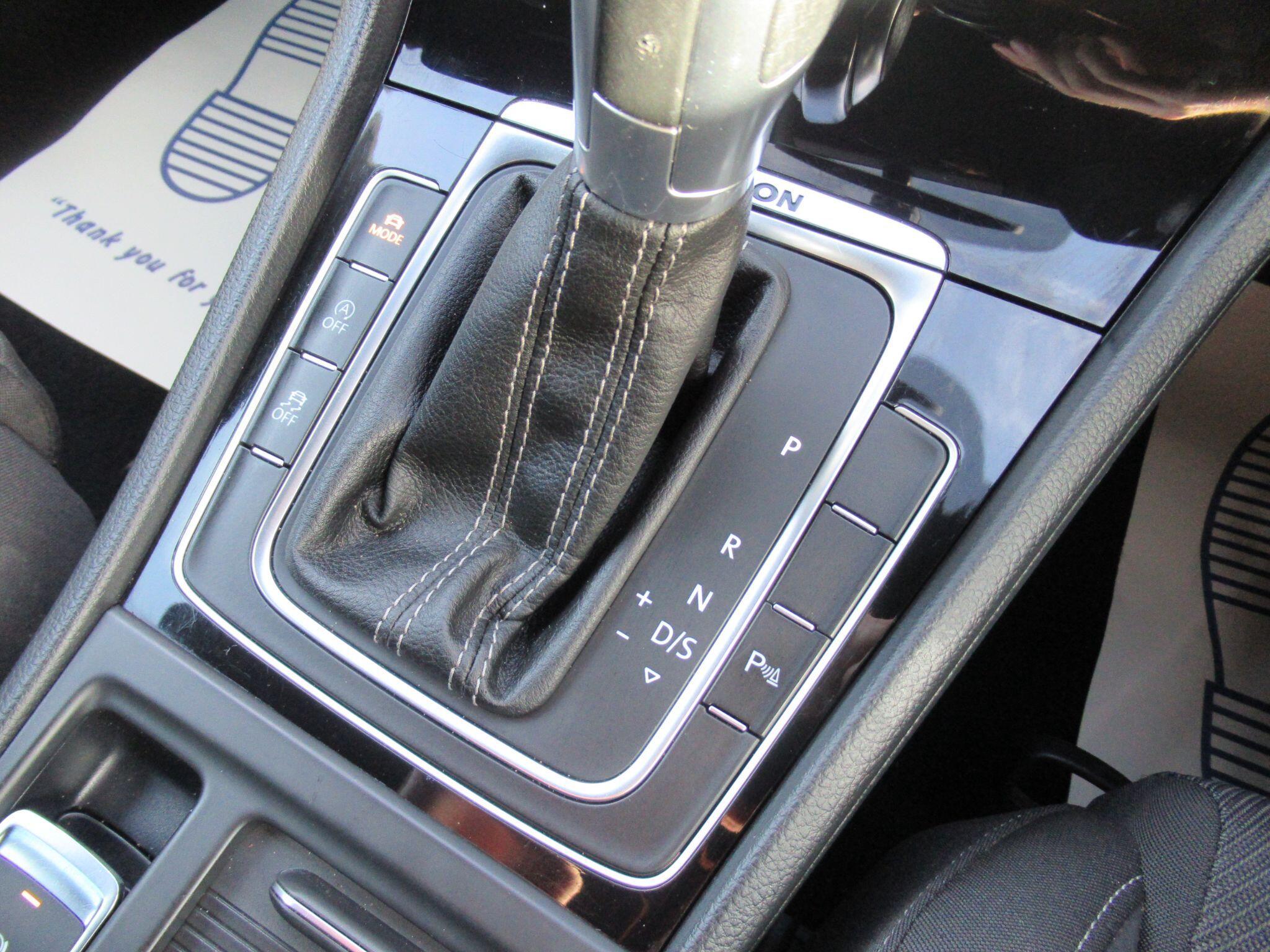 Volkswagen Golf - Image 40