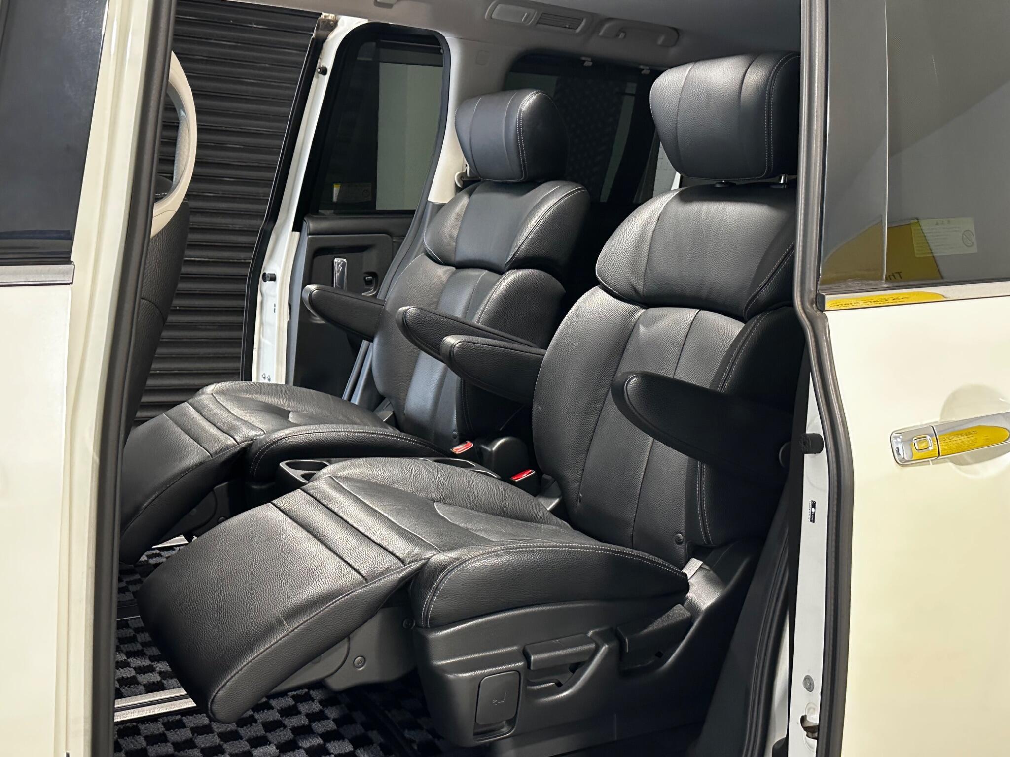 Nissan Elgrand - Image 20