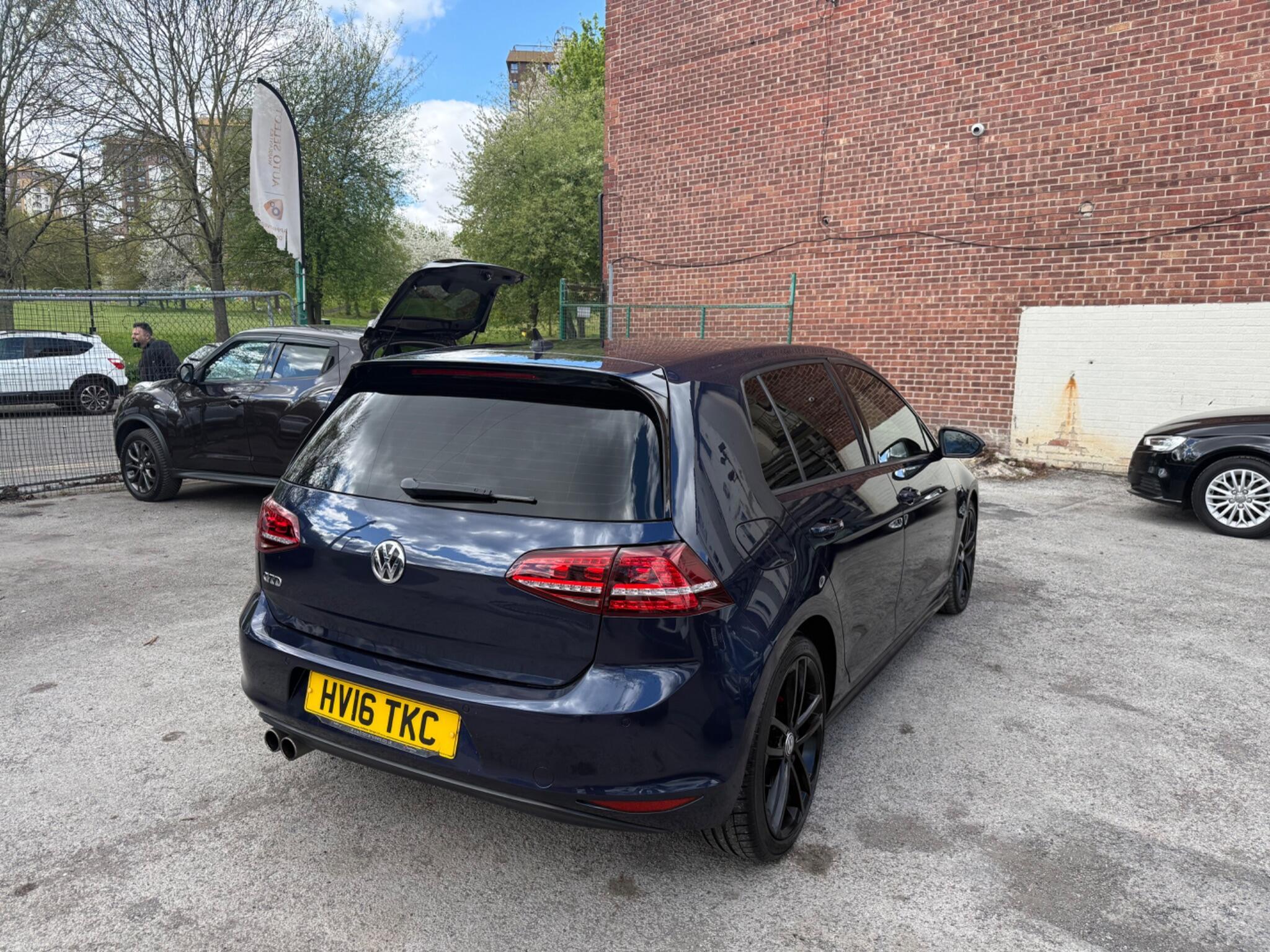 Volkswagen Golf - Image 7