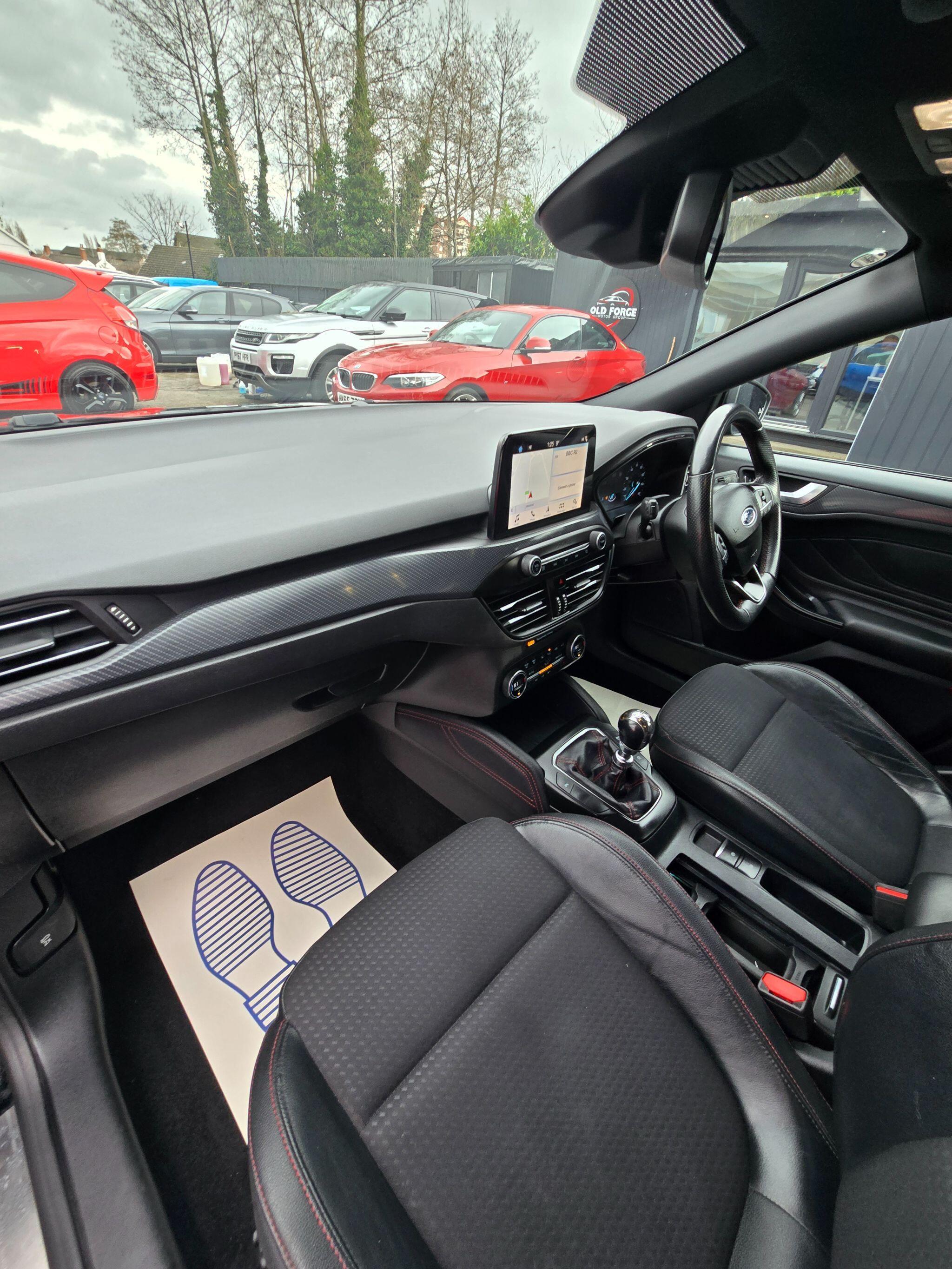 Ford Focus - Image 42