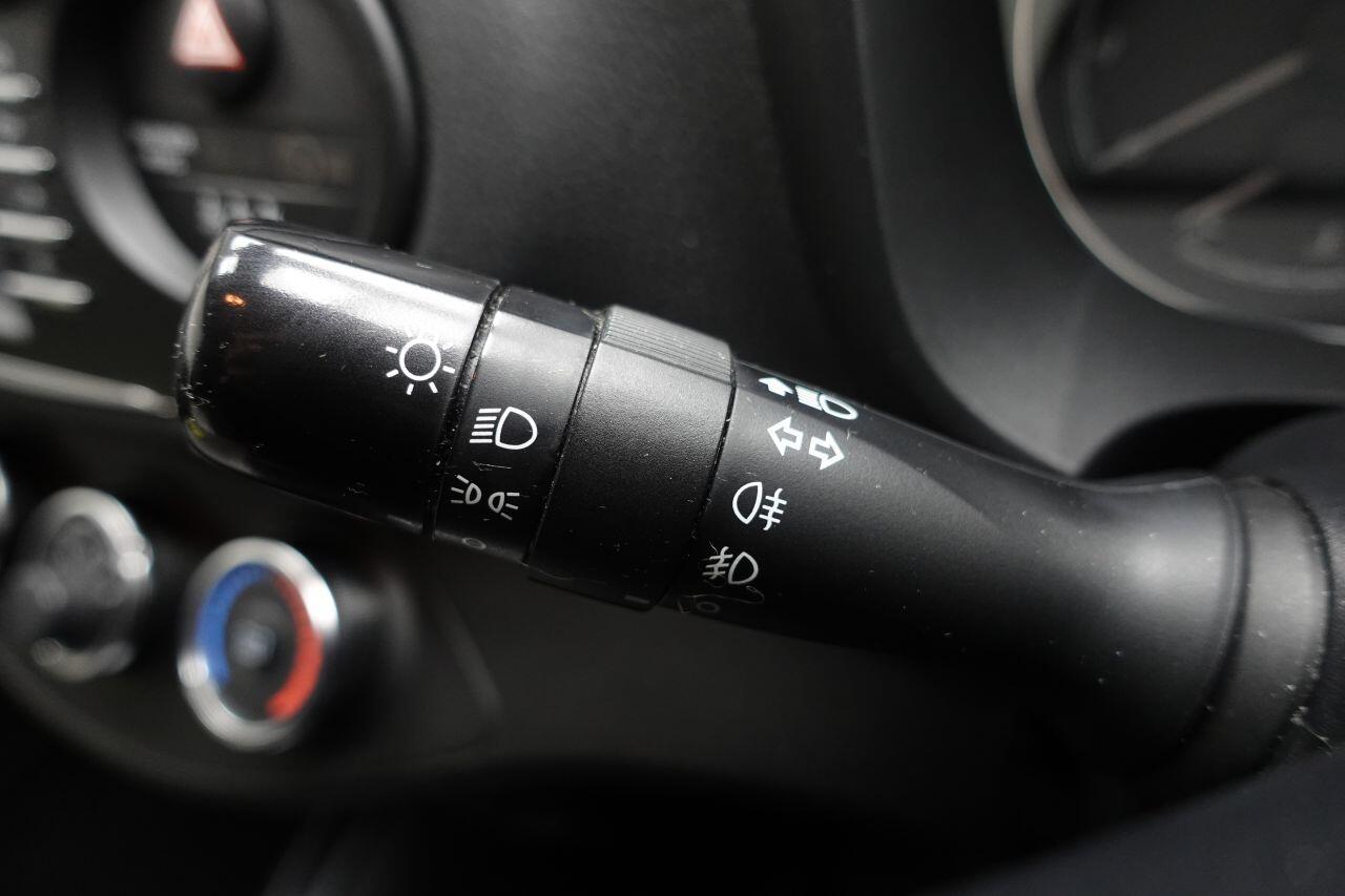 Toyota Yaris - Image 30