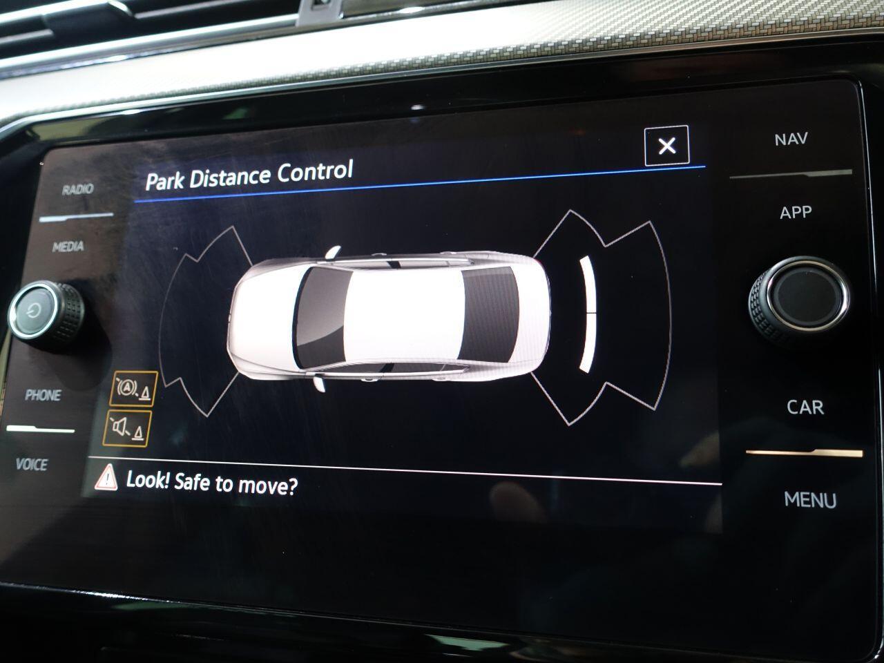 Volkswagen Passat - Image 32