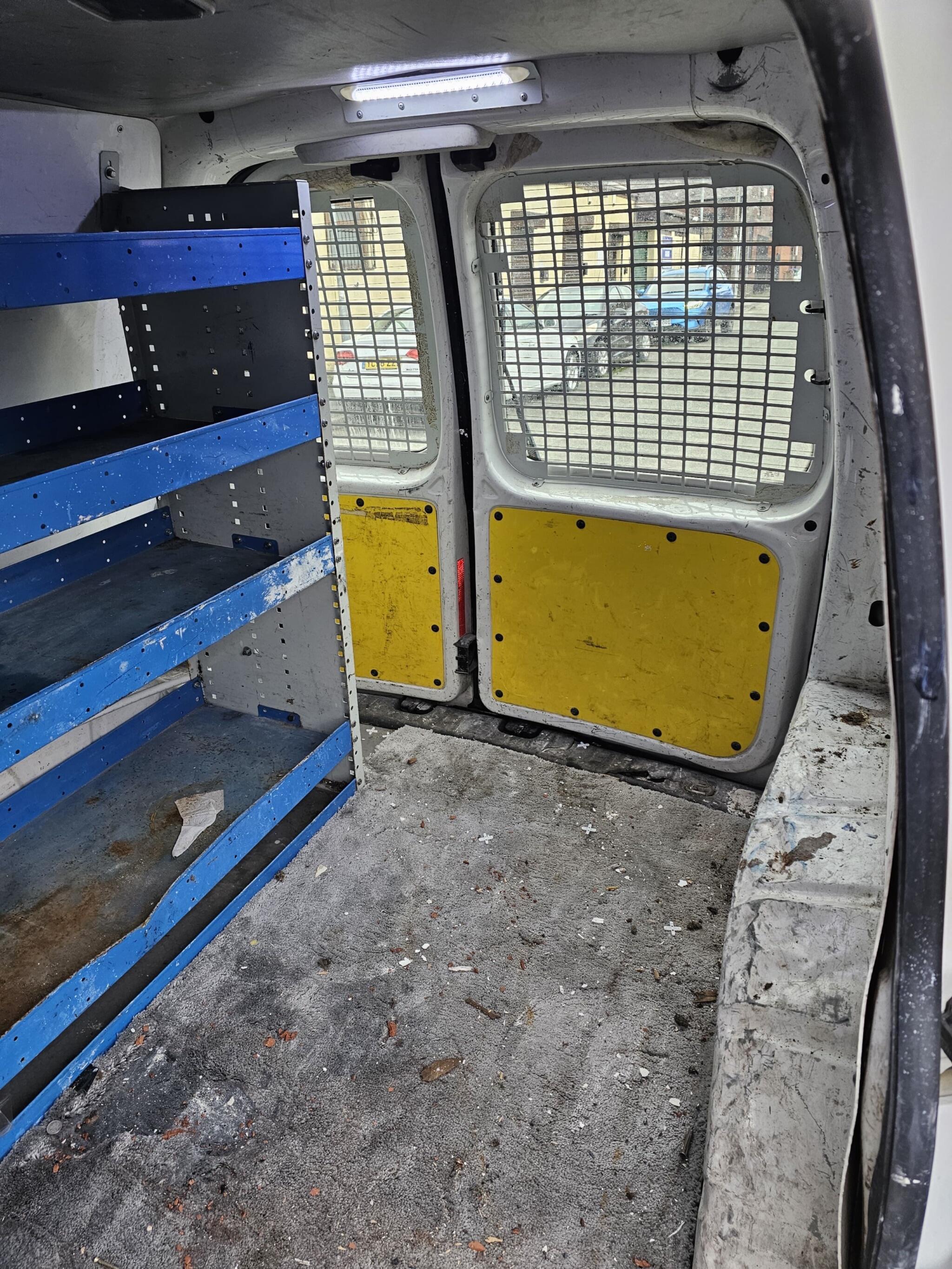 Volkswagen Caddy - Image 12