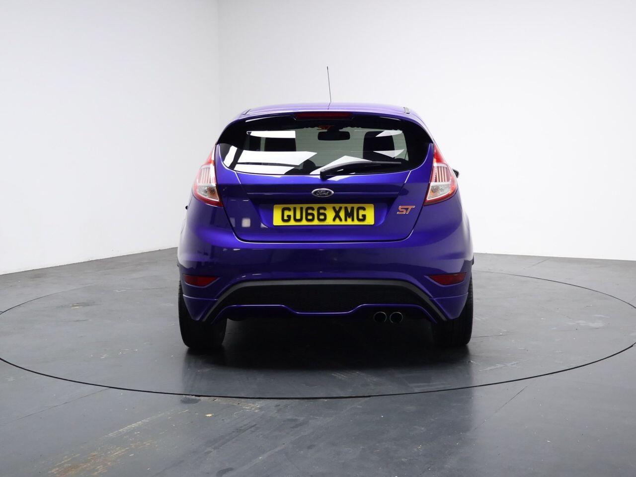 Ford Fiesta - Image 11