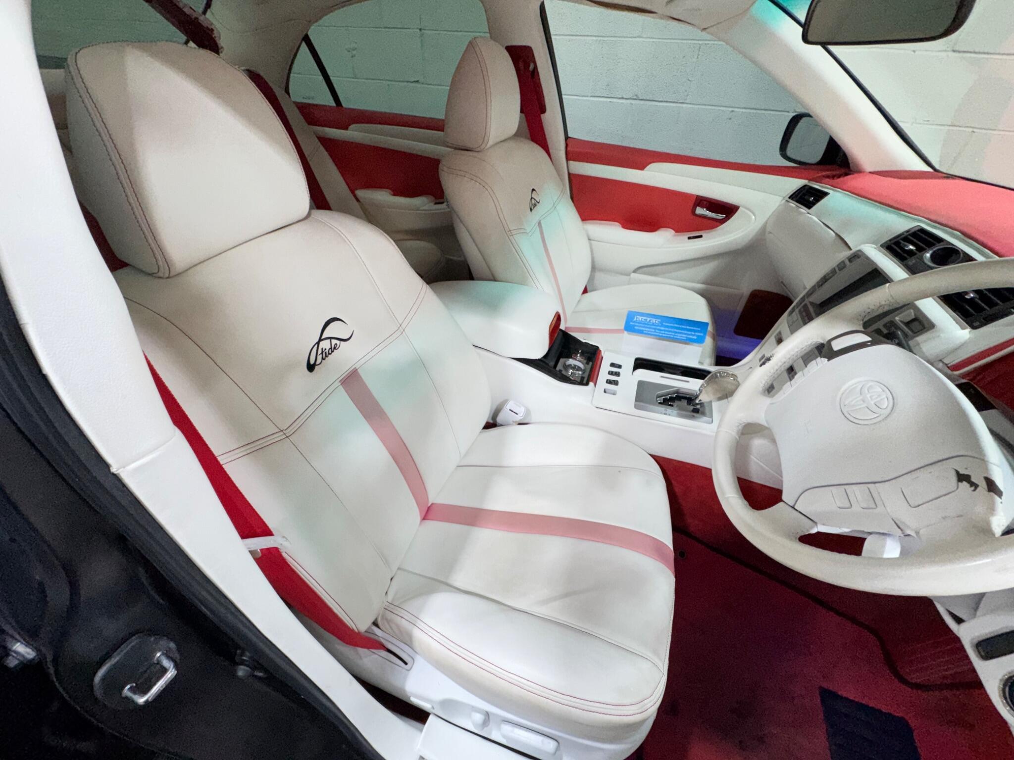 Toyota CROWN - Image 7