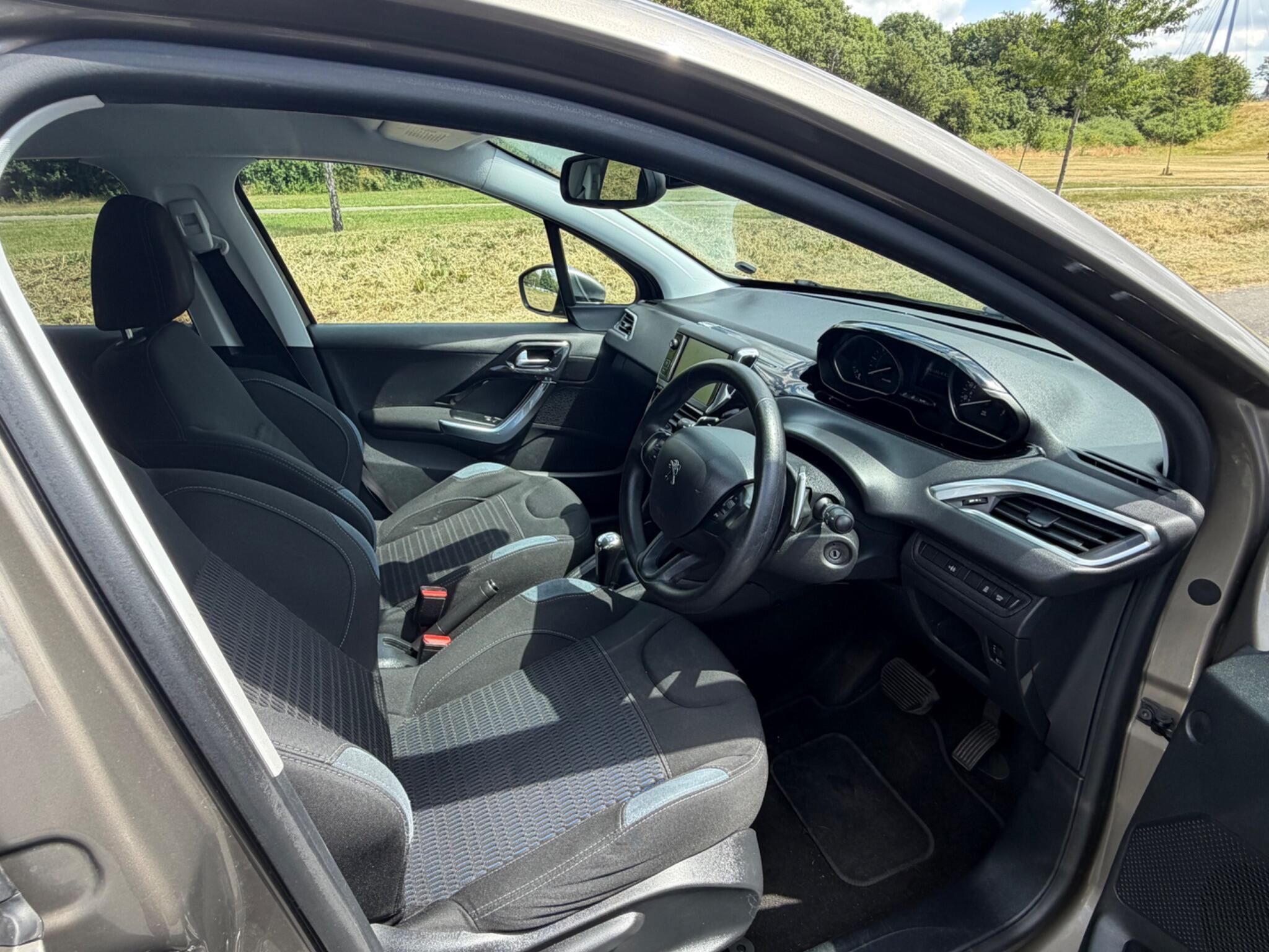 Peugeot 208 - Image 15