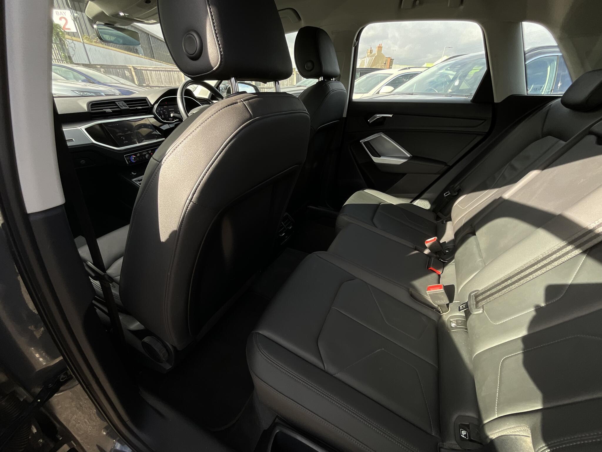 Audi Q3 - Image 13